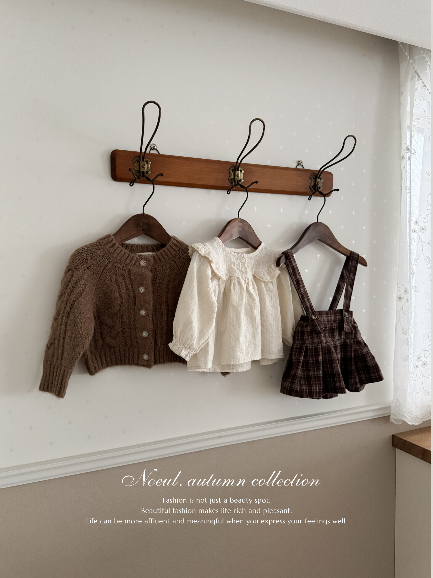 Wing shirring blouse