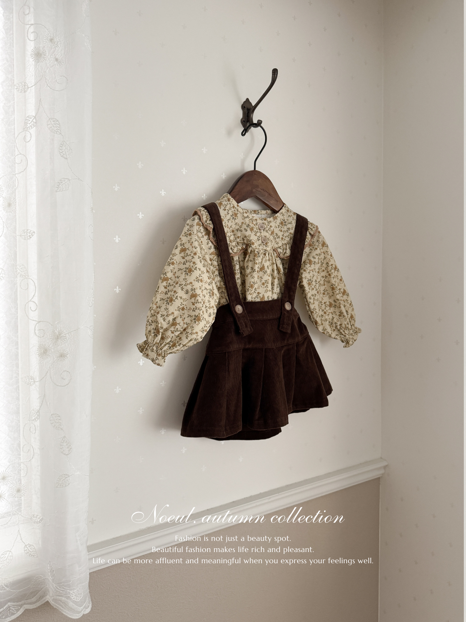 Wing shirring blouse