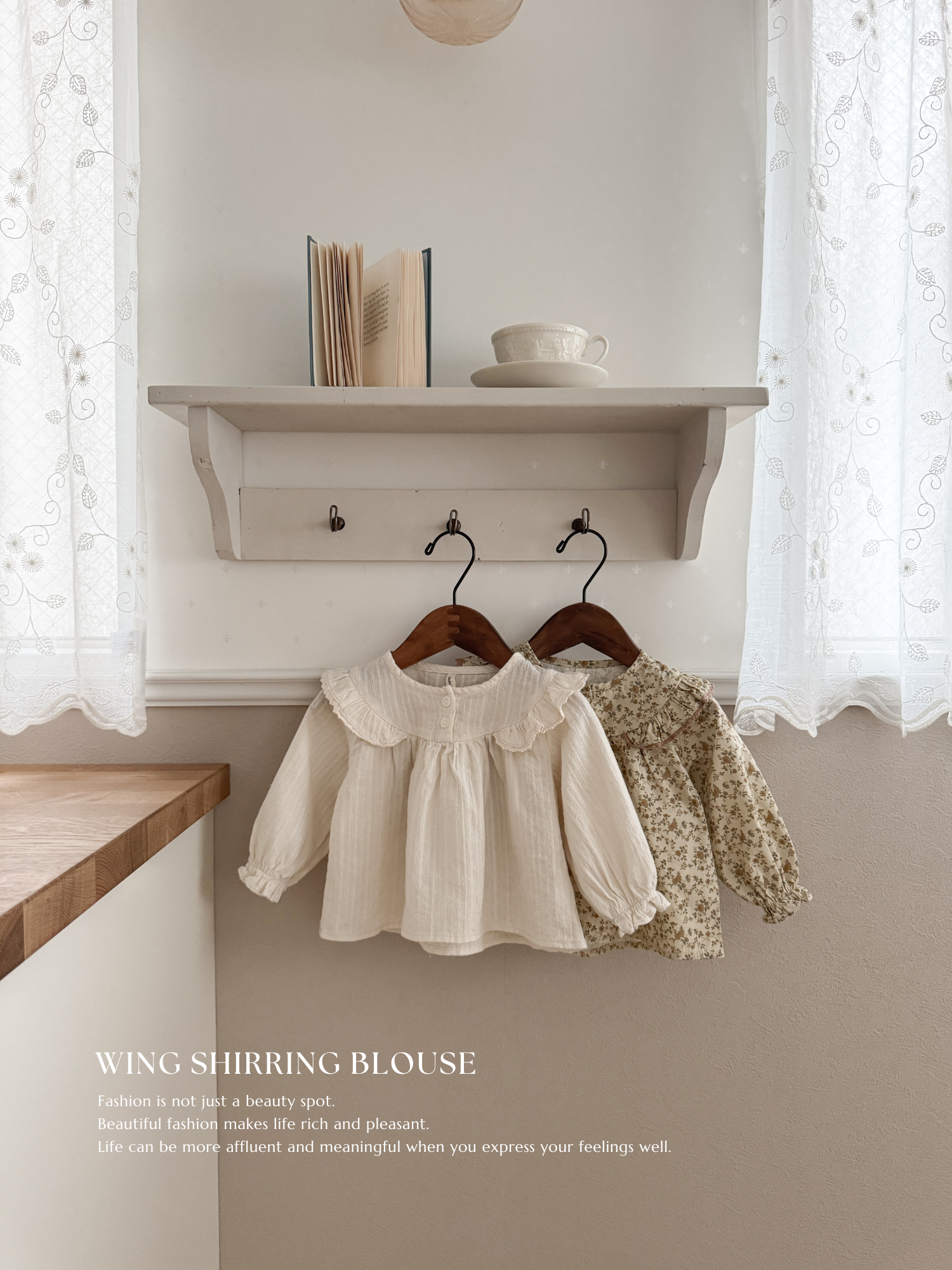 Wing shirring blouse