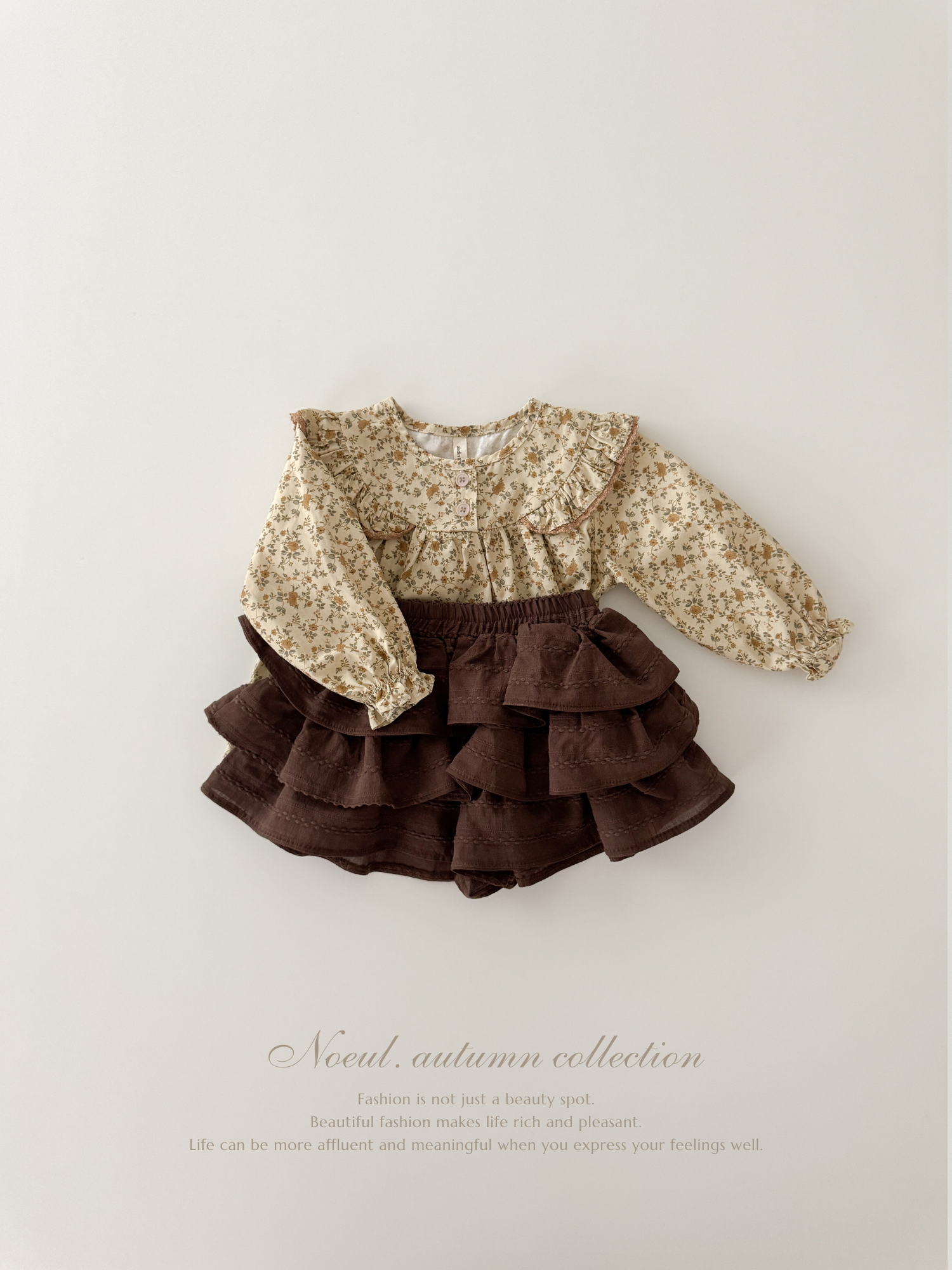 Wing shirring blouse