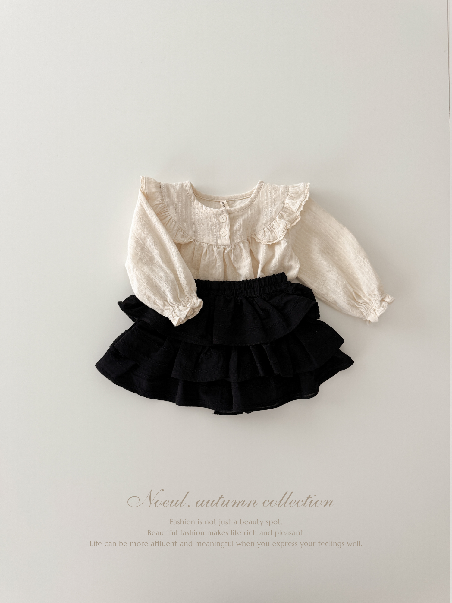 Wing shirring blouse