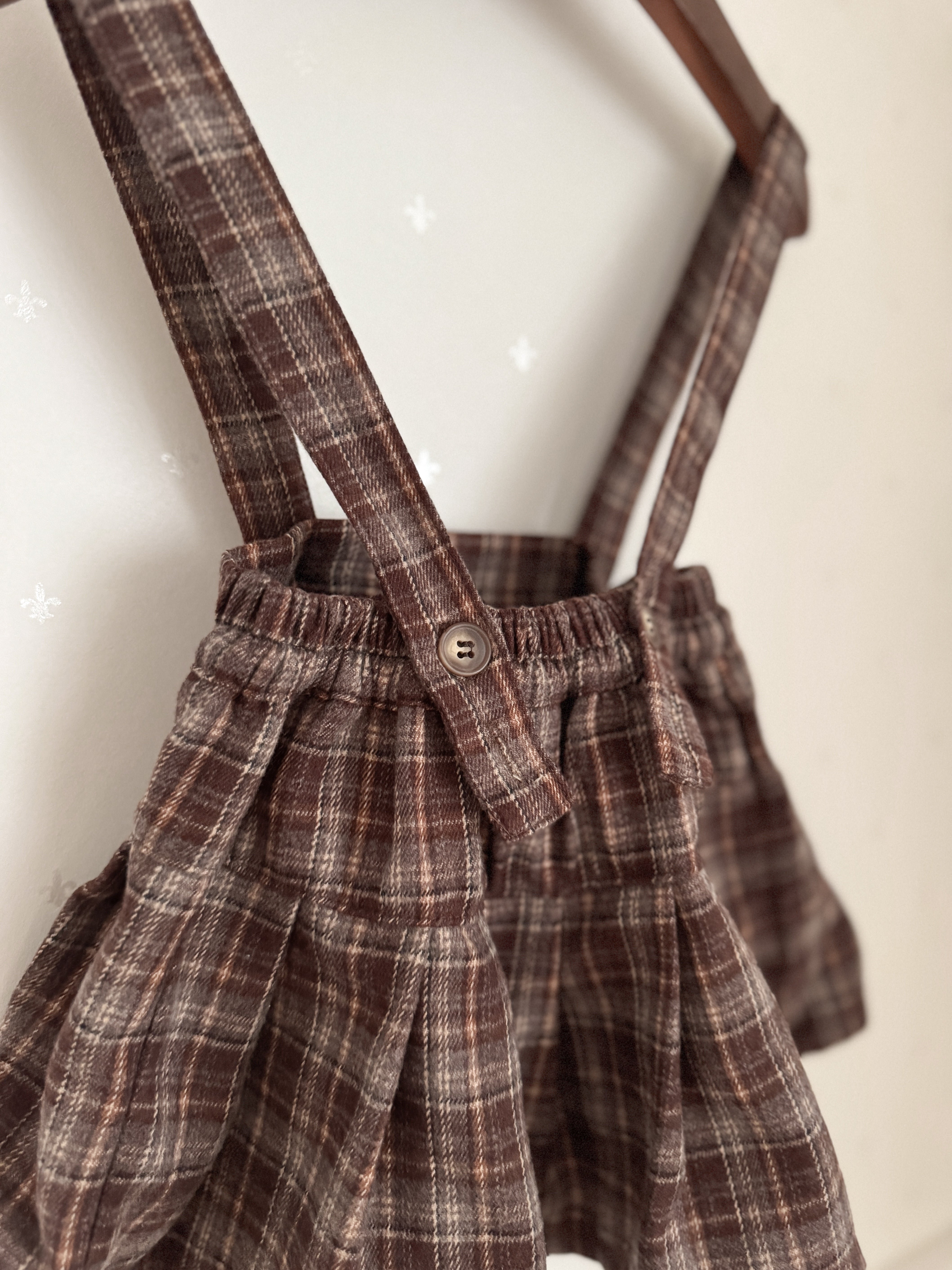 Pleats suspender skirt
