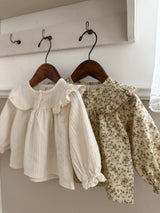 Wing shirring blouse