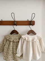 Wing shirring blouse
