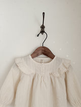 Wing shirring blouse