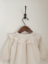 Wing shirring blouse