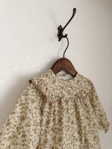 Wing shirring blouse