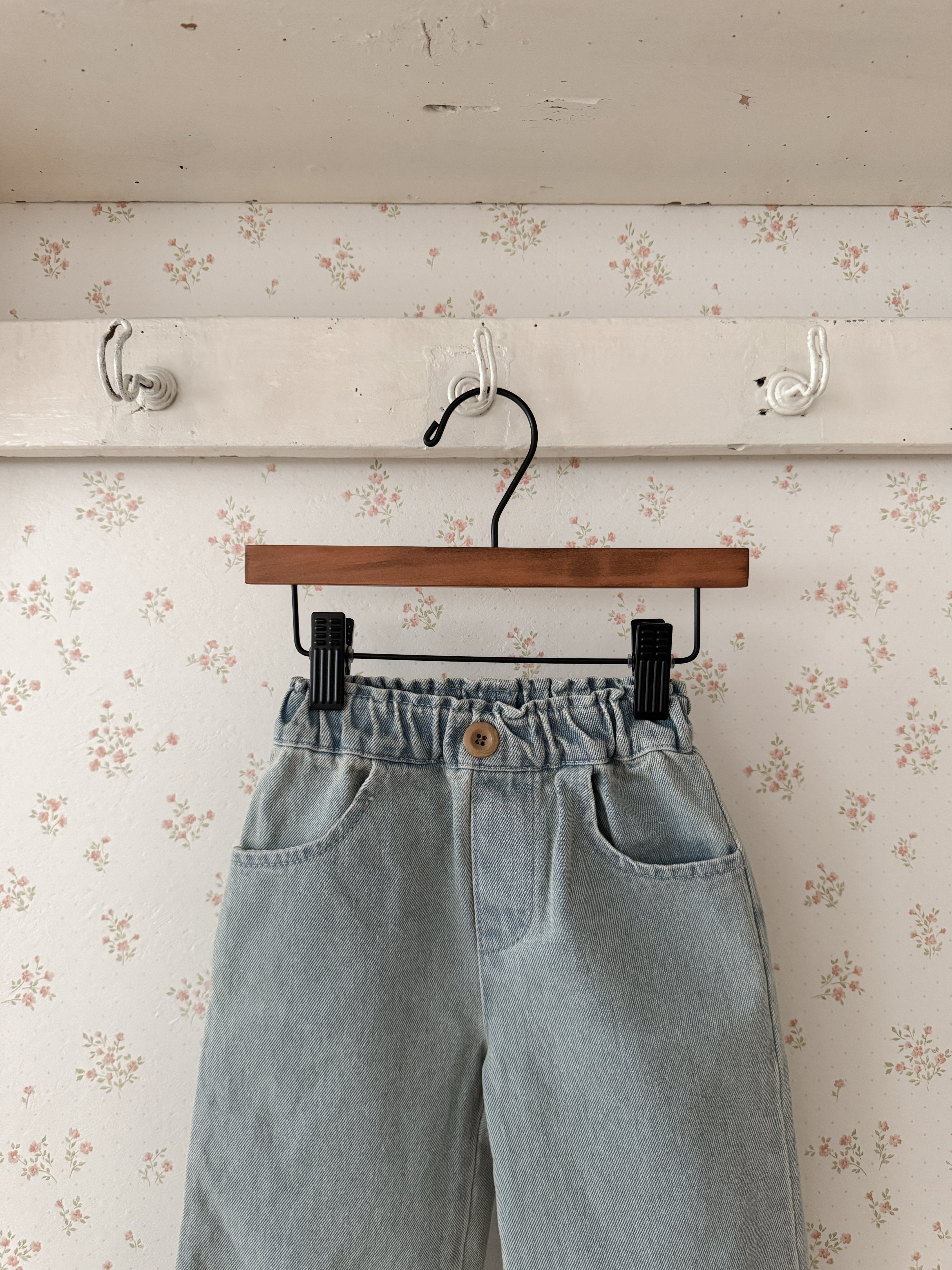 Straight frill pants