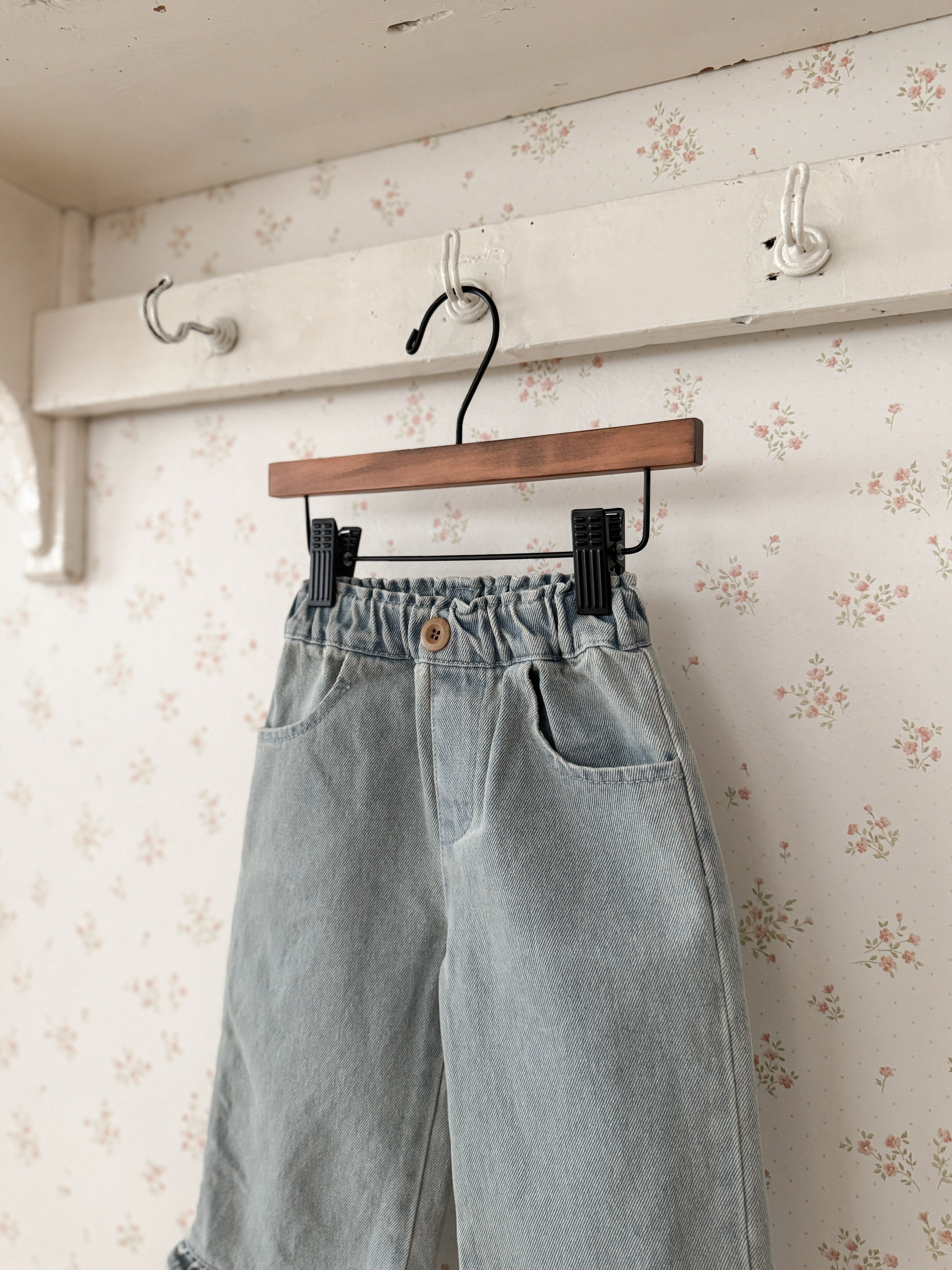 Straight frill pants