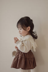 Sara collar blouse