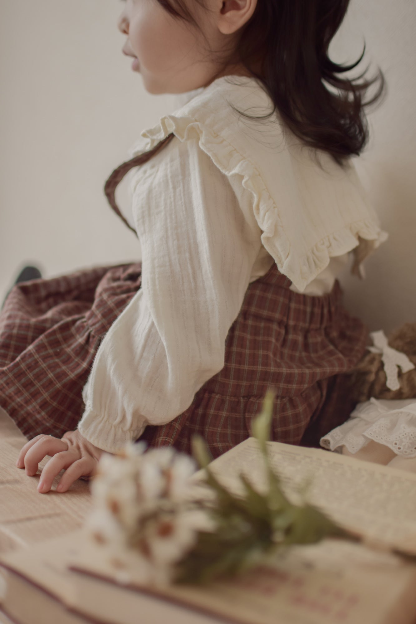 Sara collar blouse