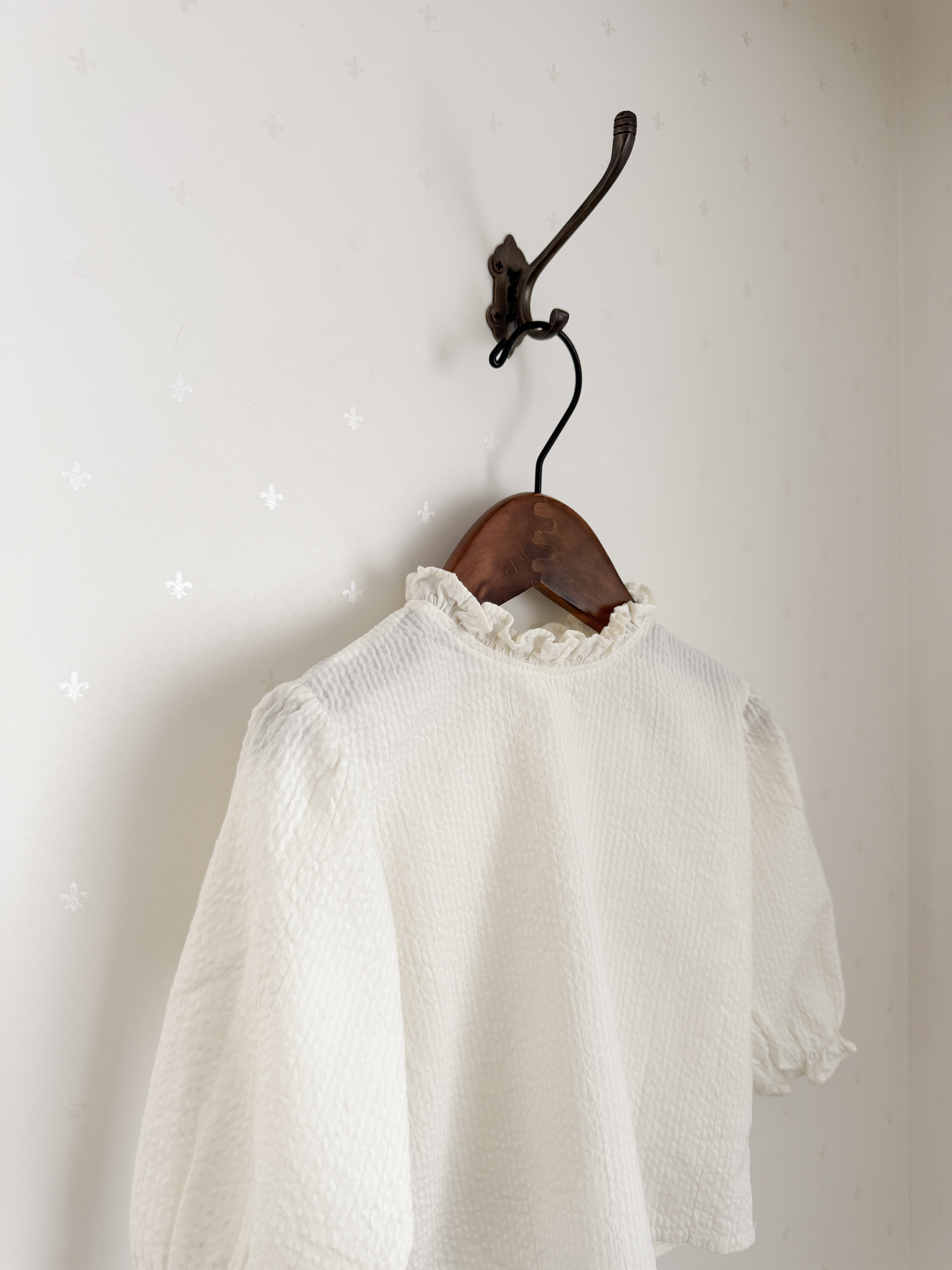 Bao frill blouse