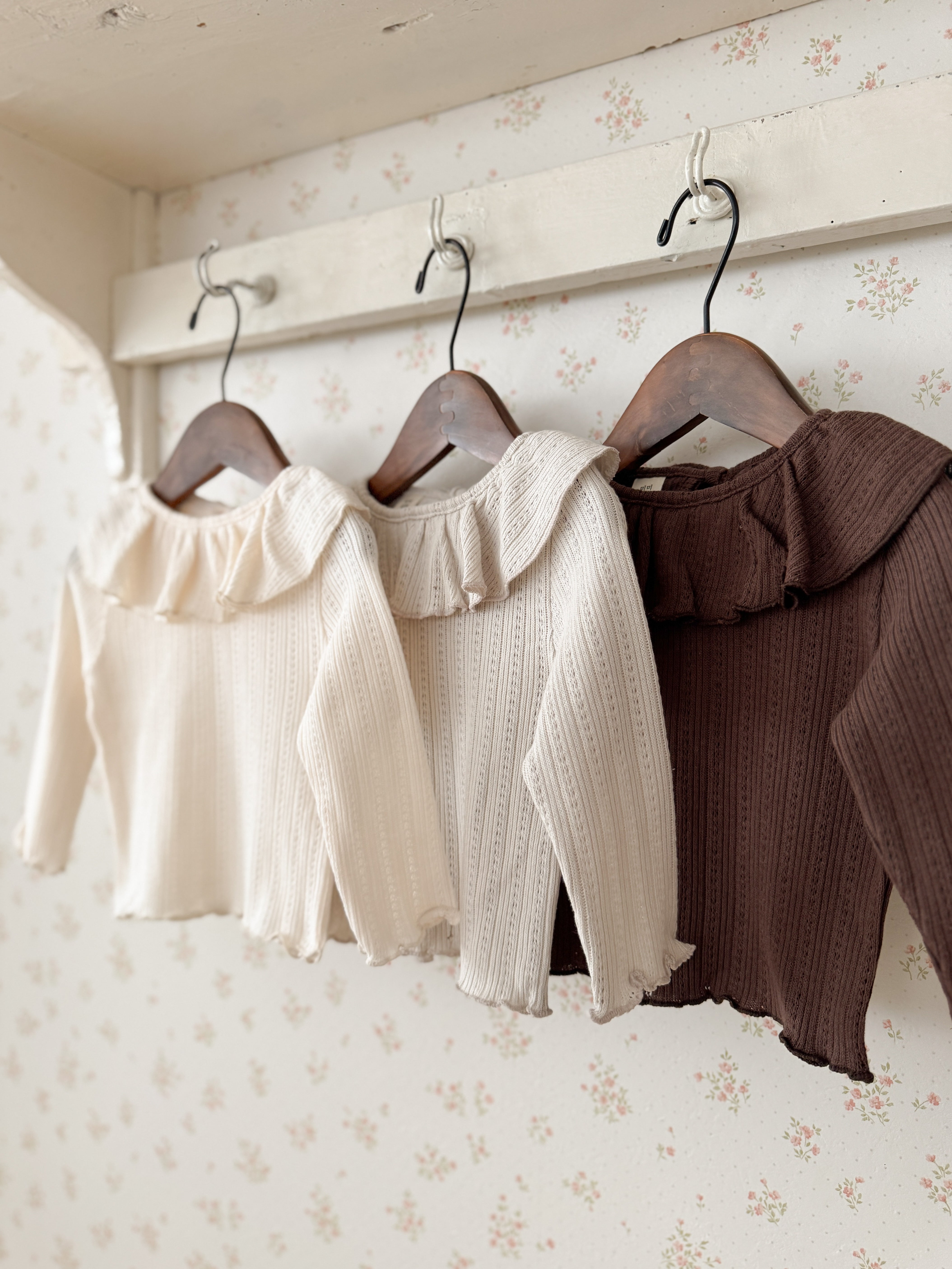 Anna ruffle collar tops