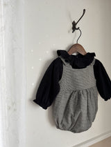 Snow ruffle blouse