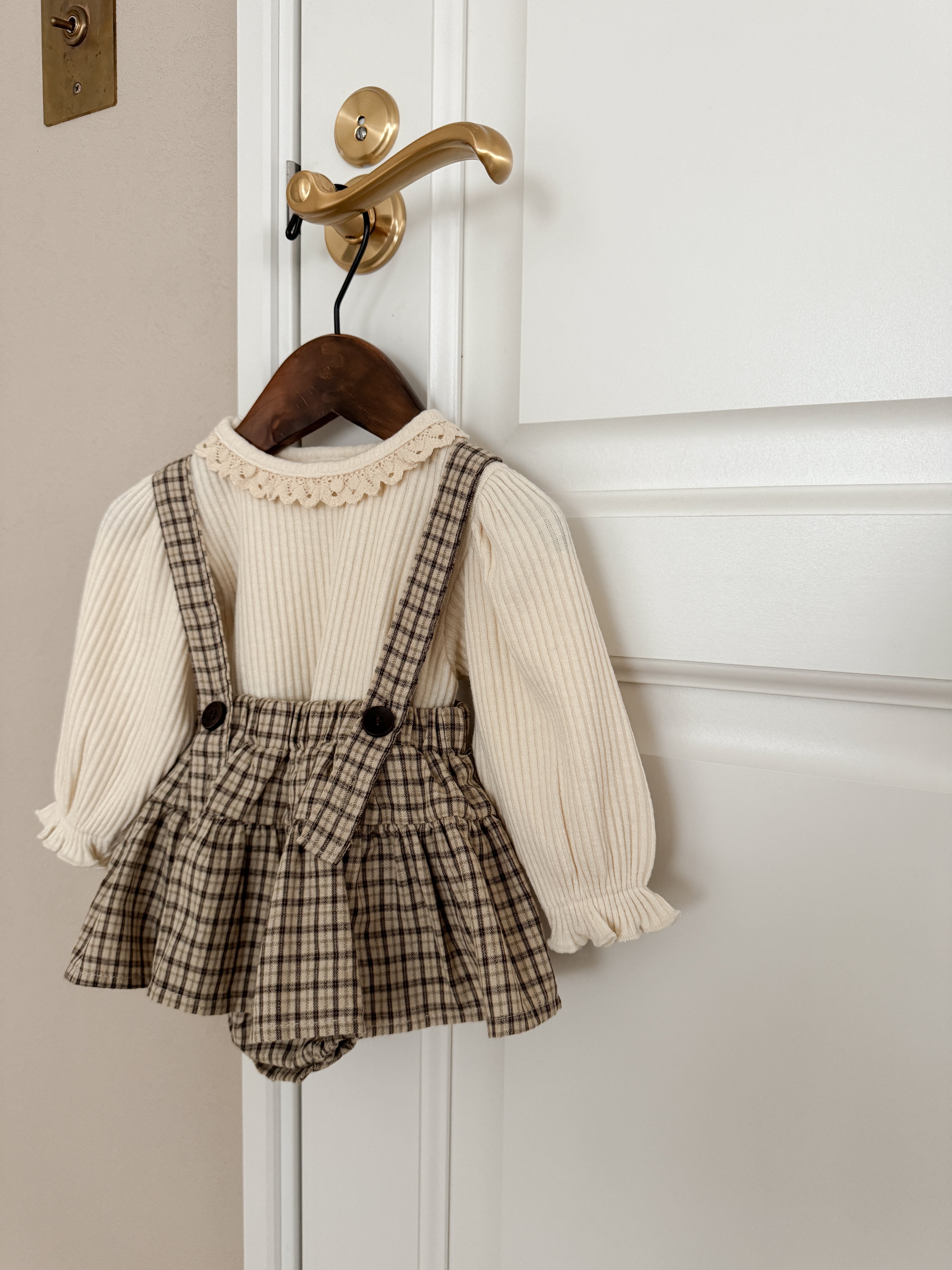Puff lace tops