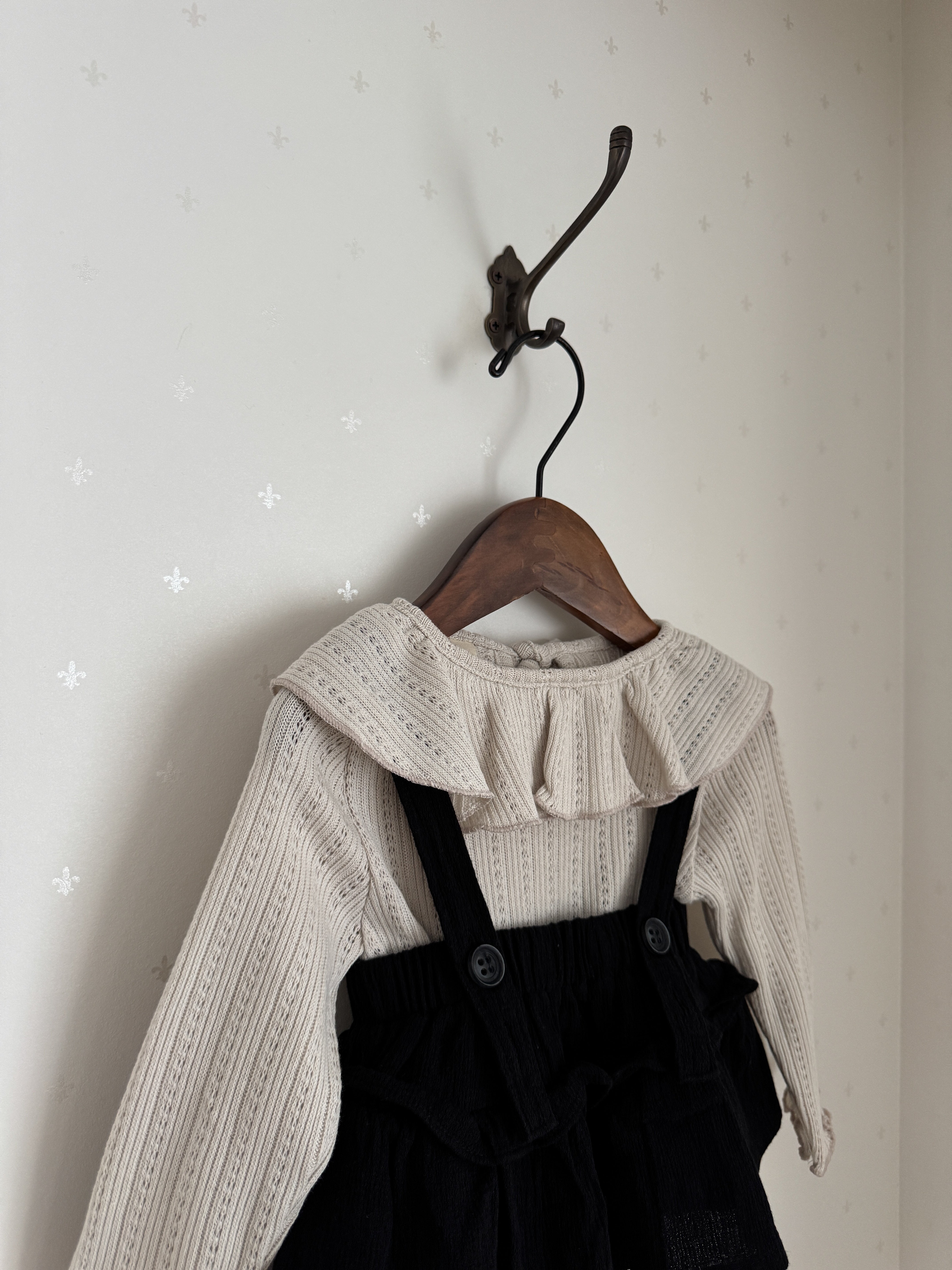 Anna ruffle collar tops
