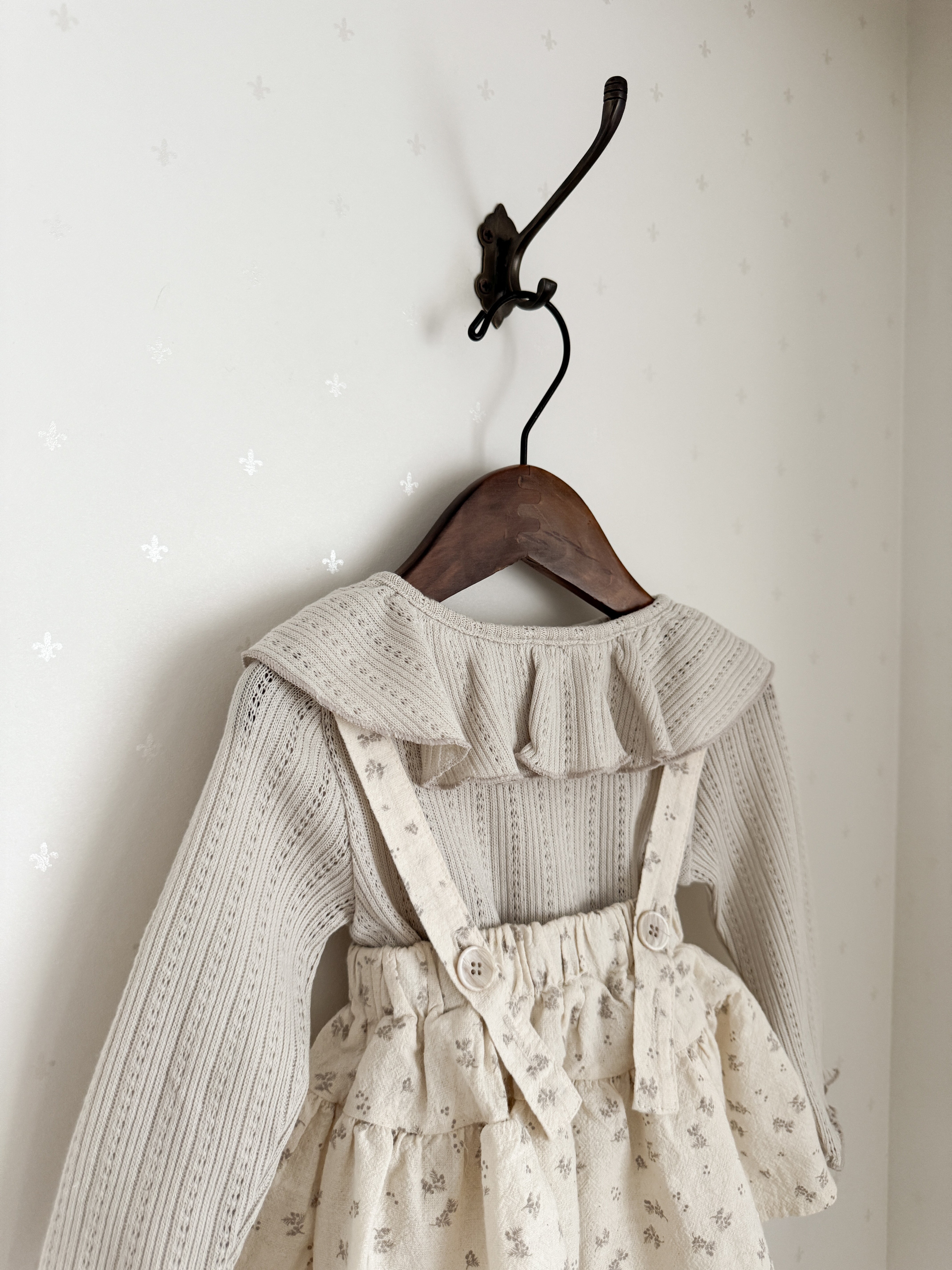 Anna ruffle collar tops