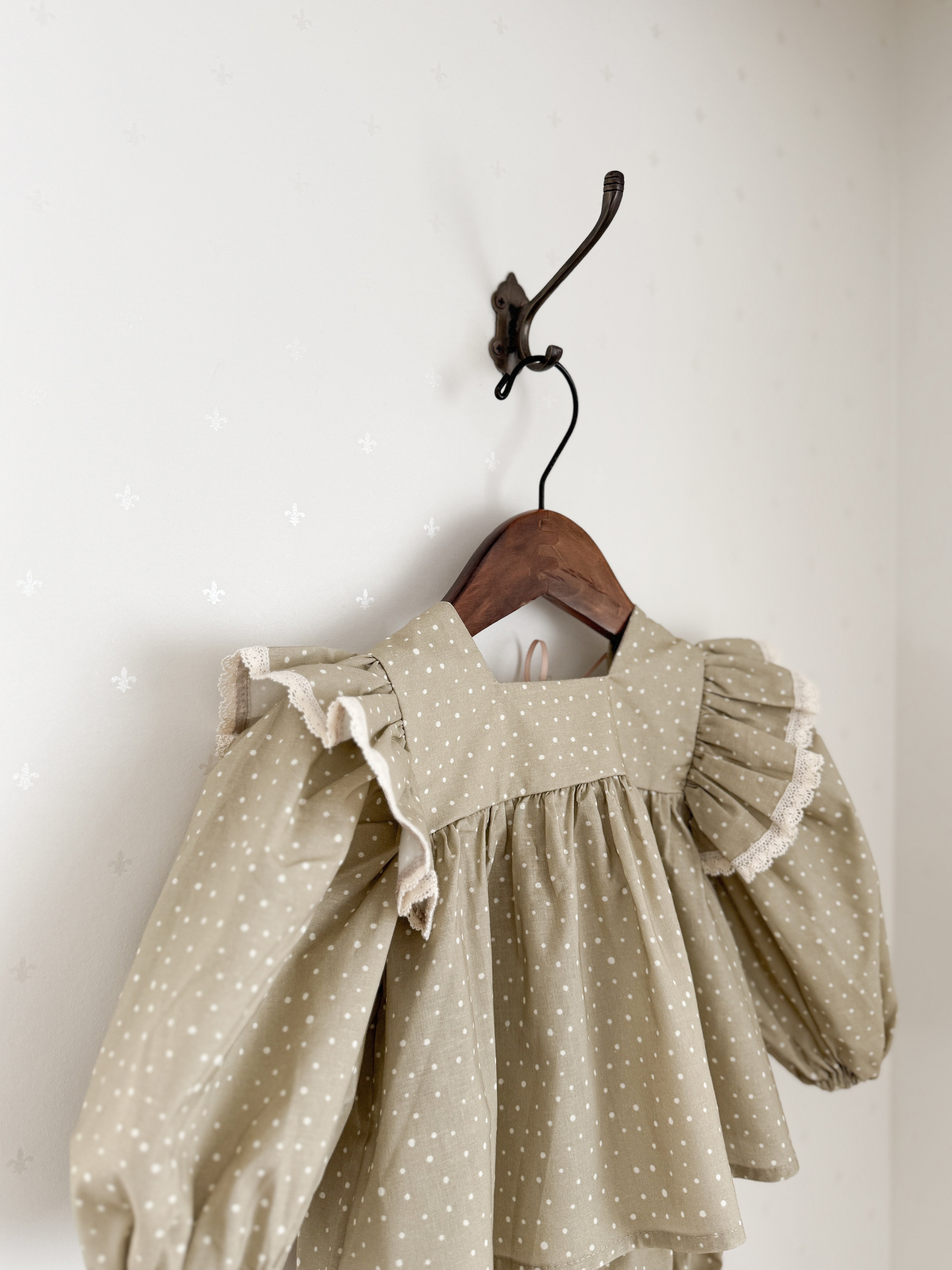 Dot frill blouse & bloomer set