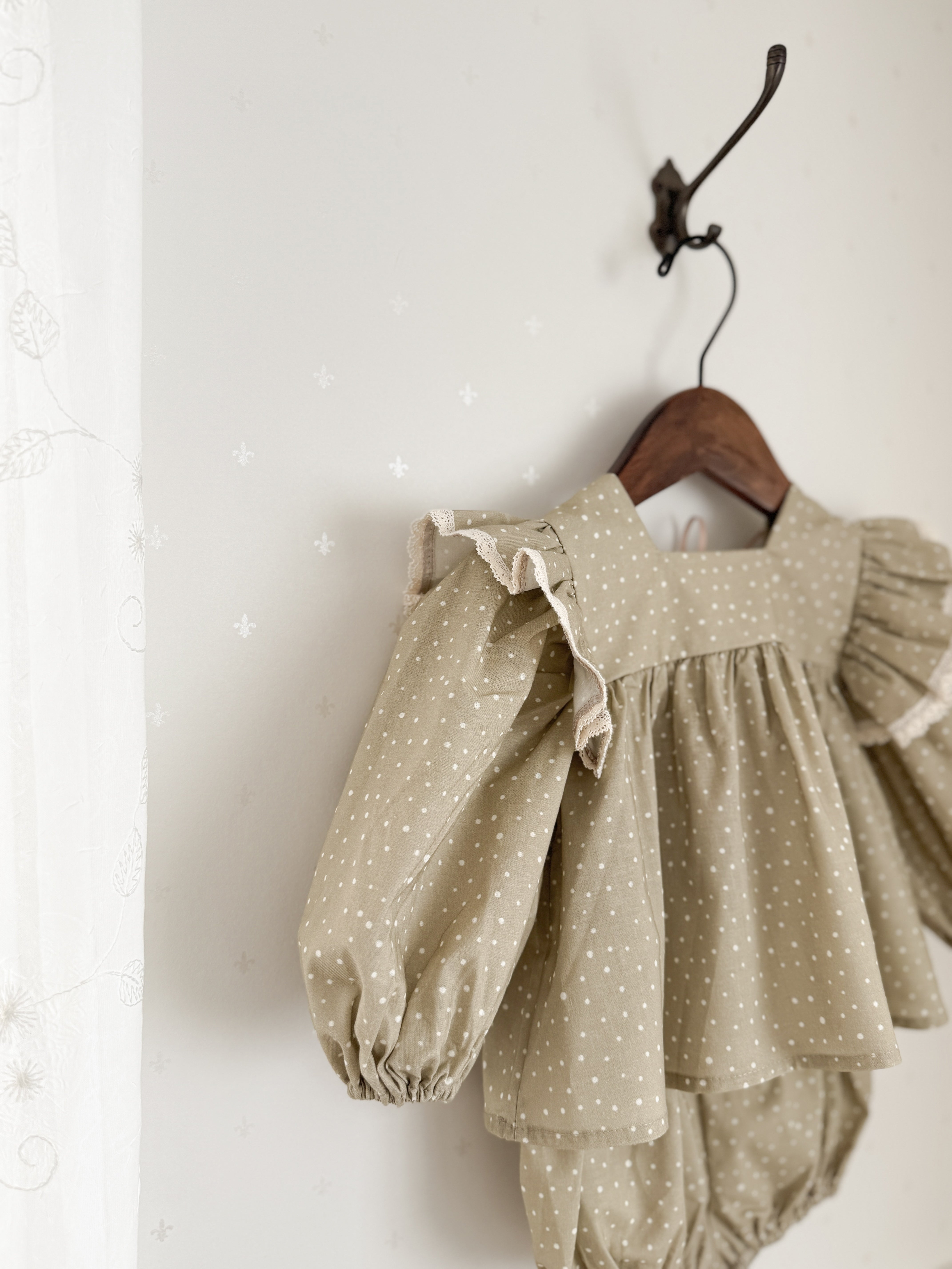 Dot frill blouse & bloomer set