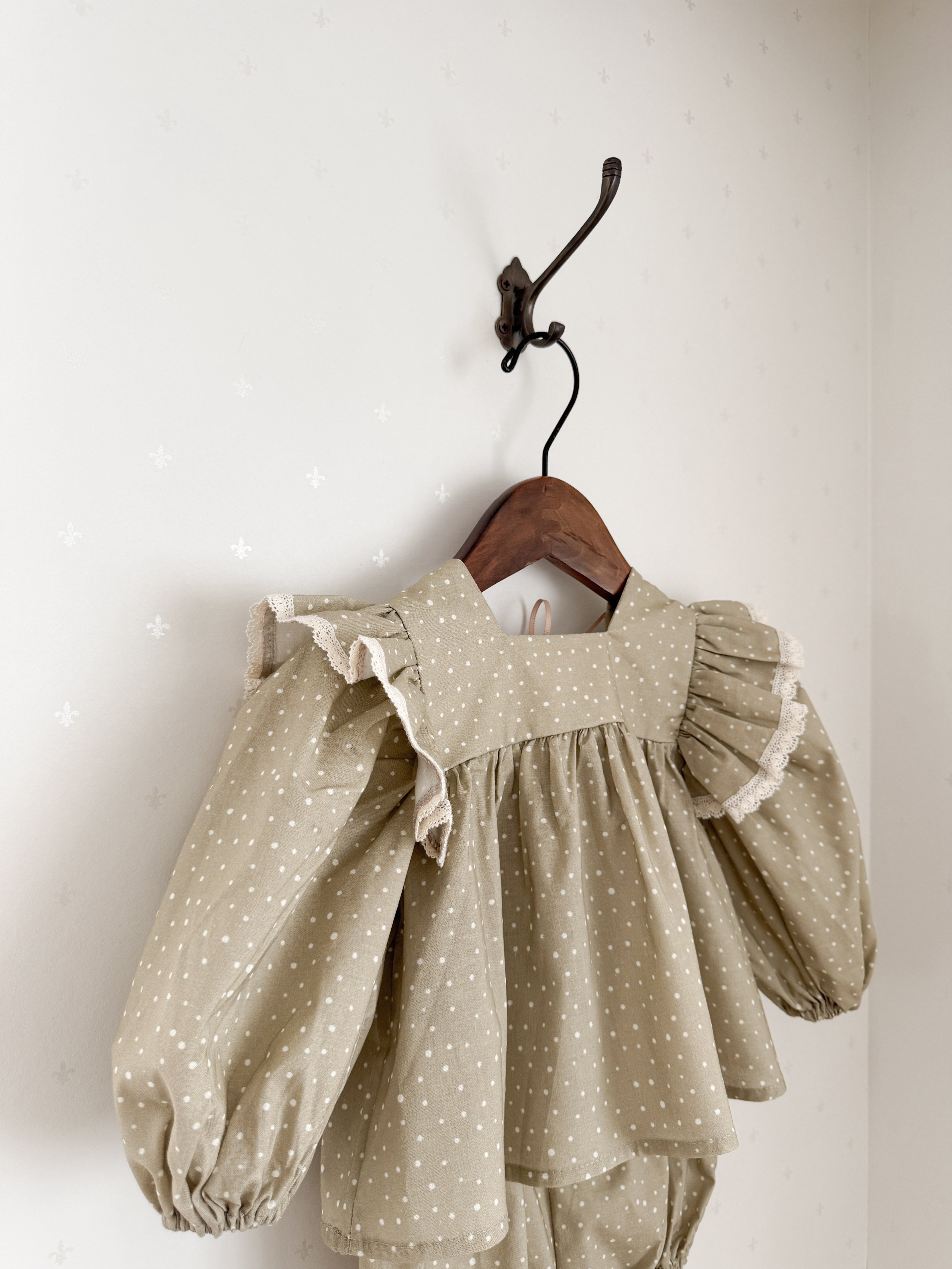 Dot frill blouse & bloomer set