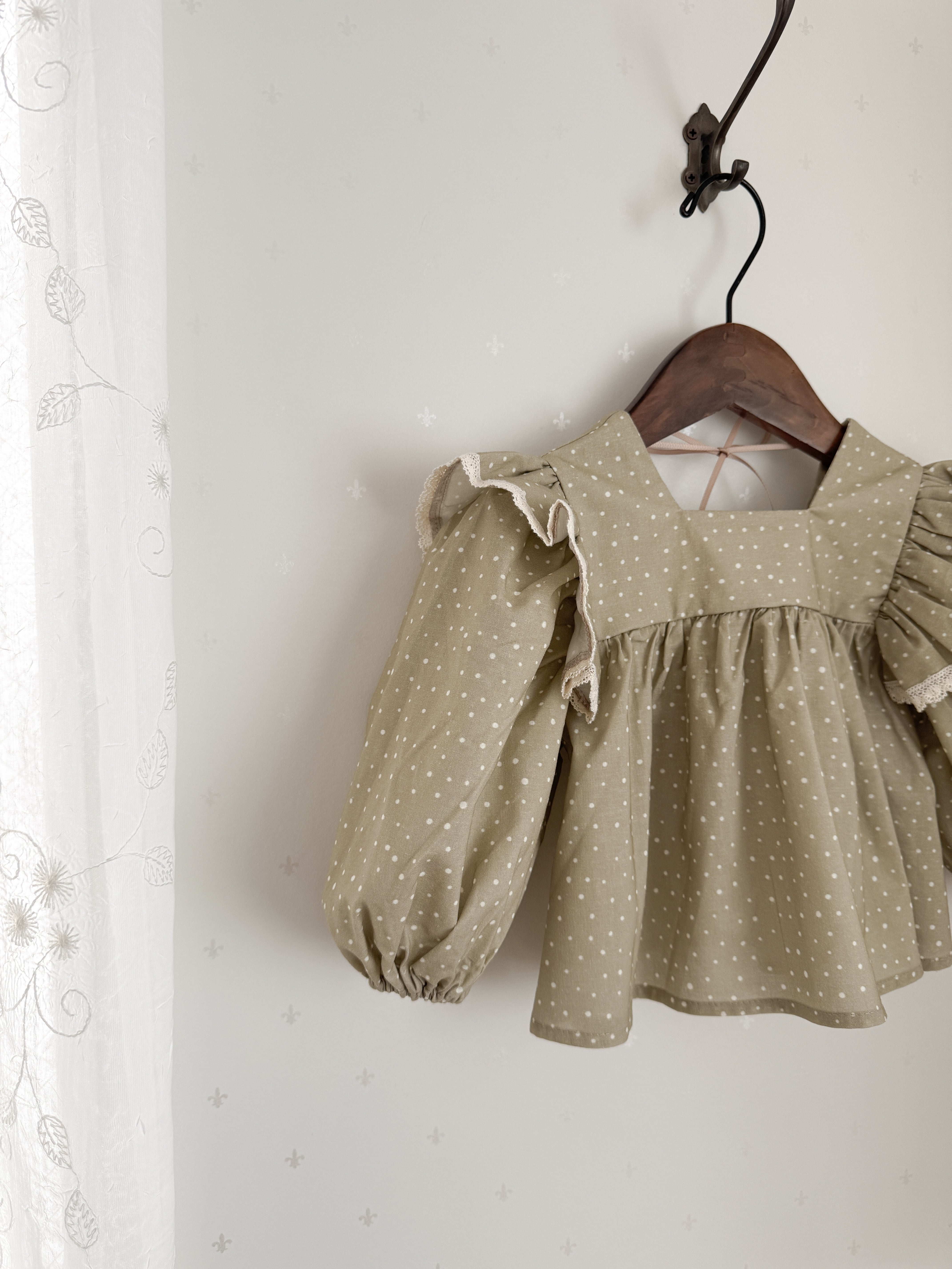 Dot frill blouse & bloomer set