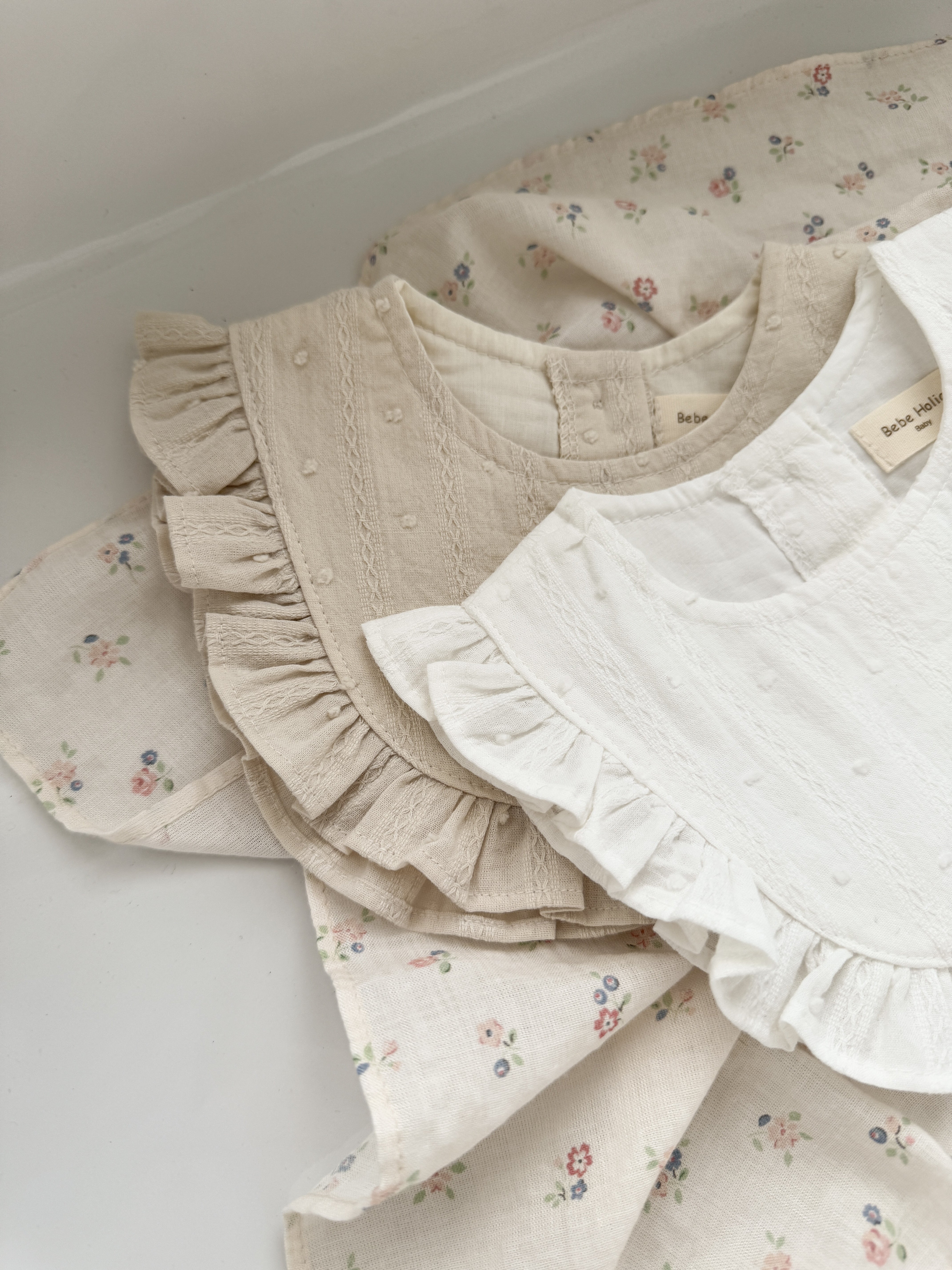 Noco frill cape