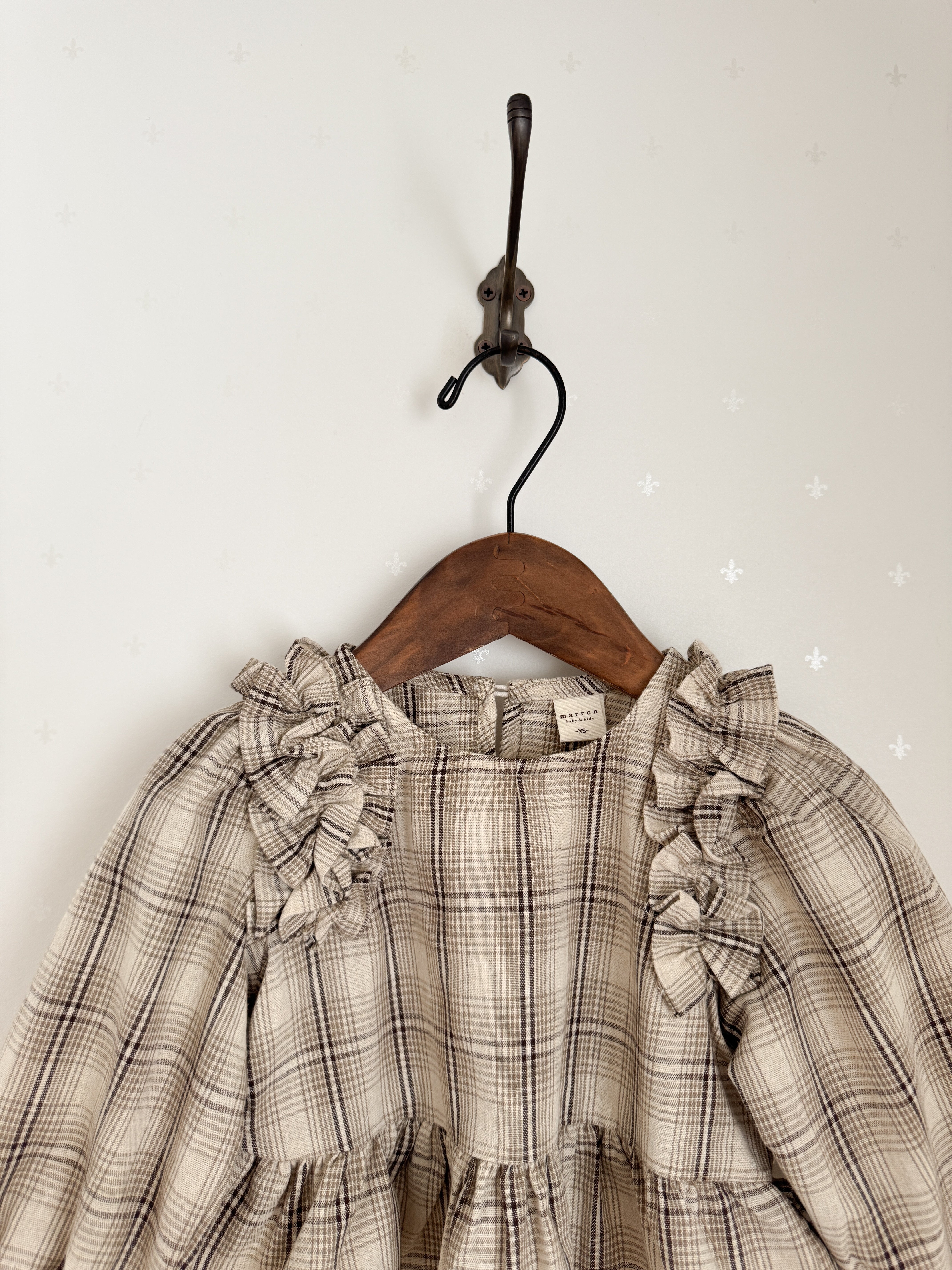 Mono frill blouse