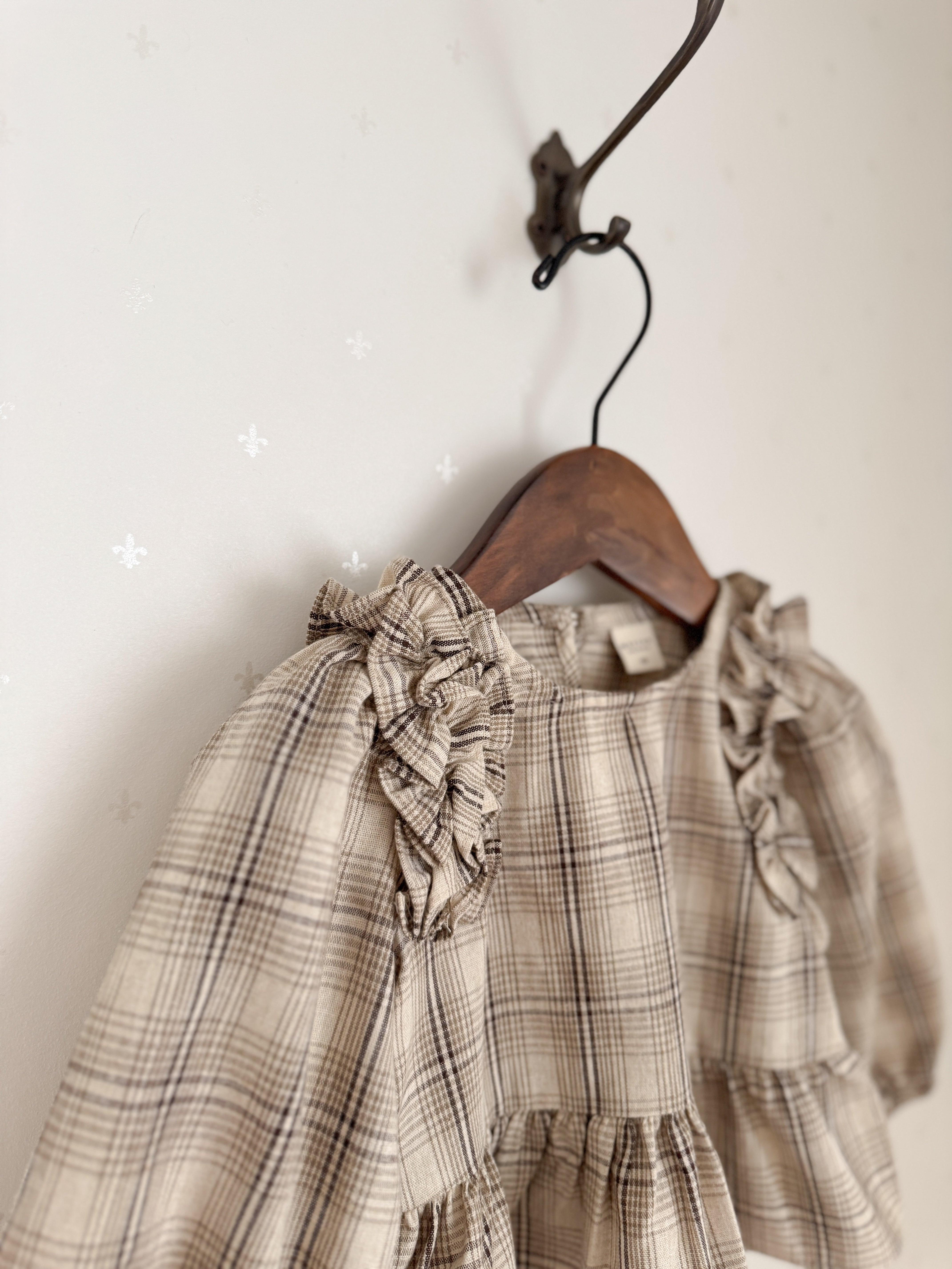 Mono frill blouse