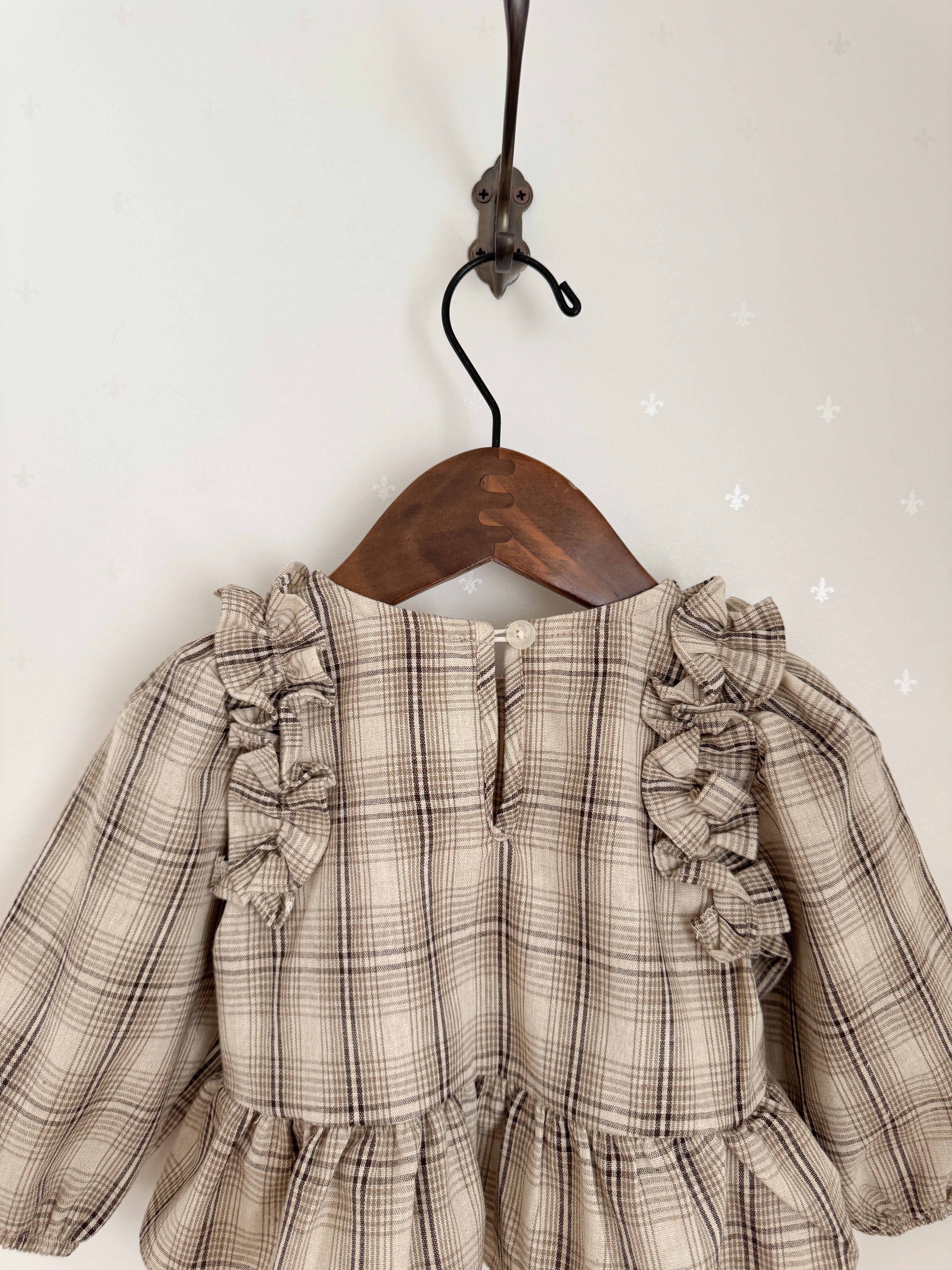 Mono frill blouse