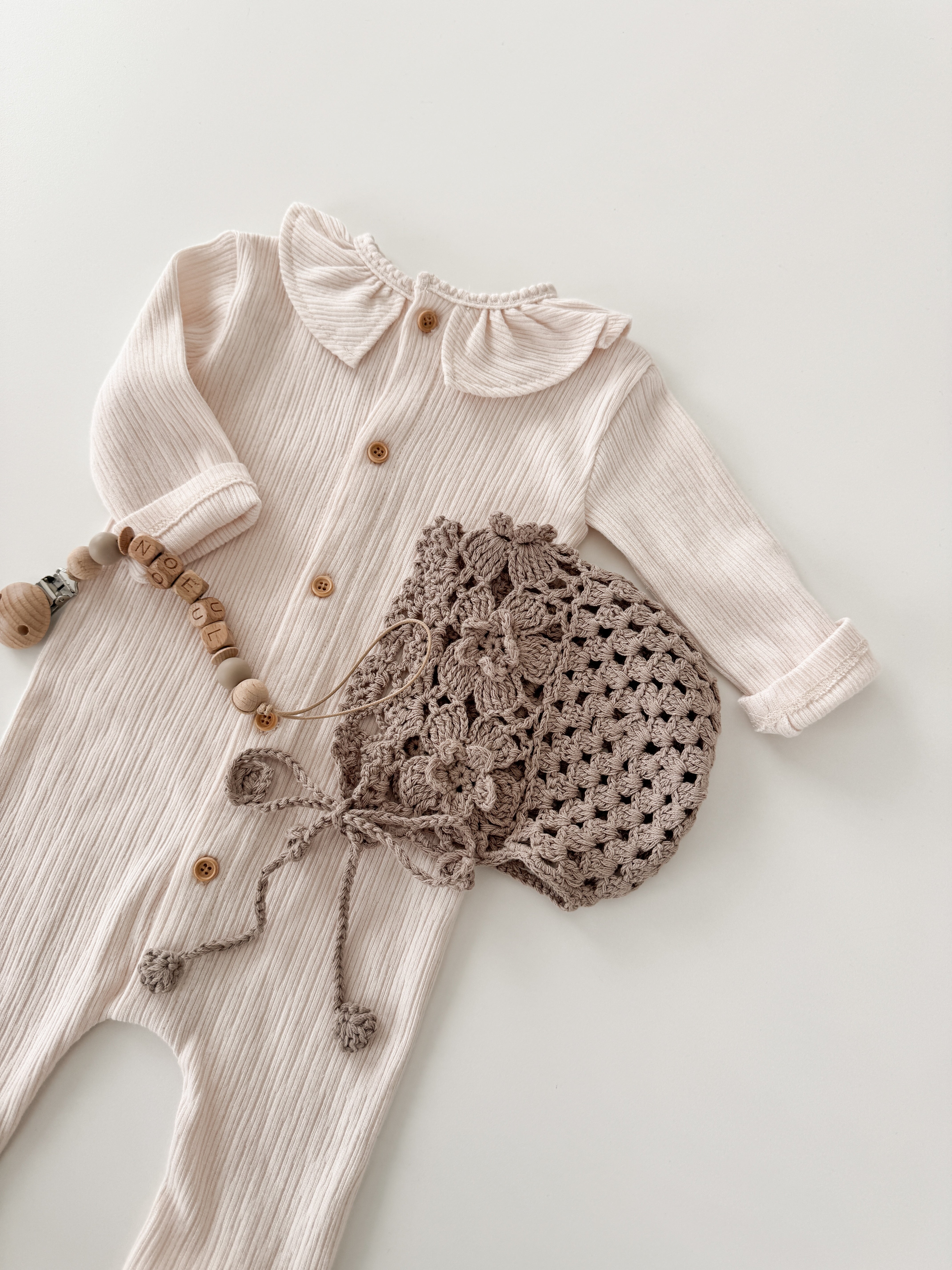 Keuri frill newborn suit