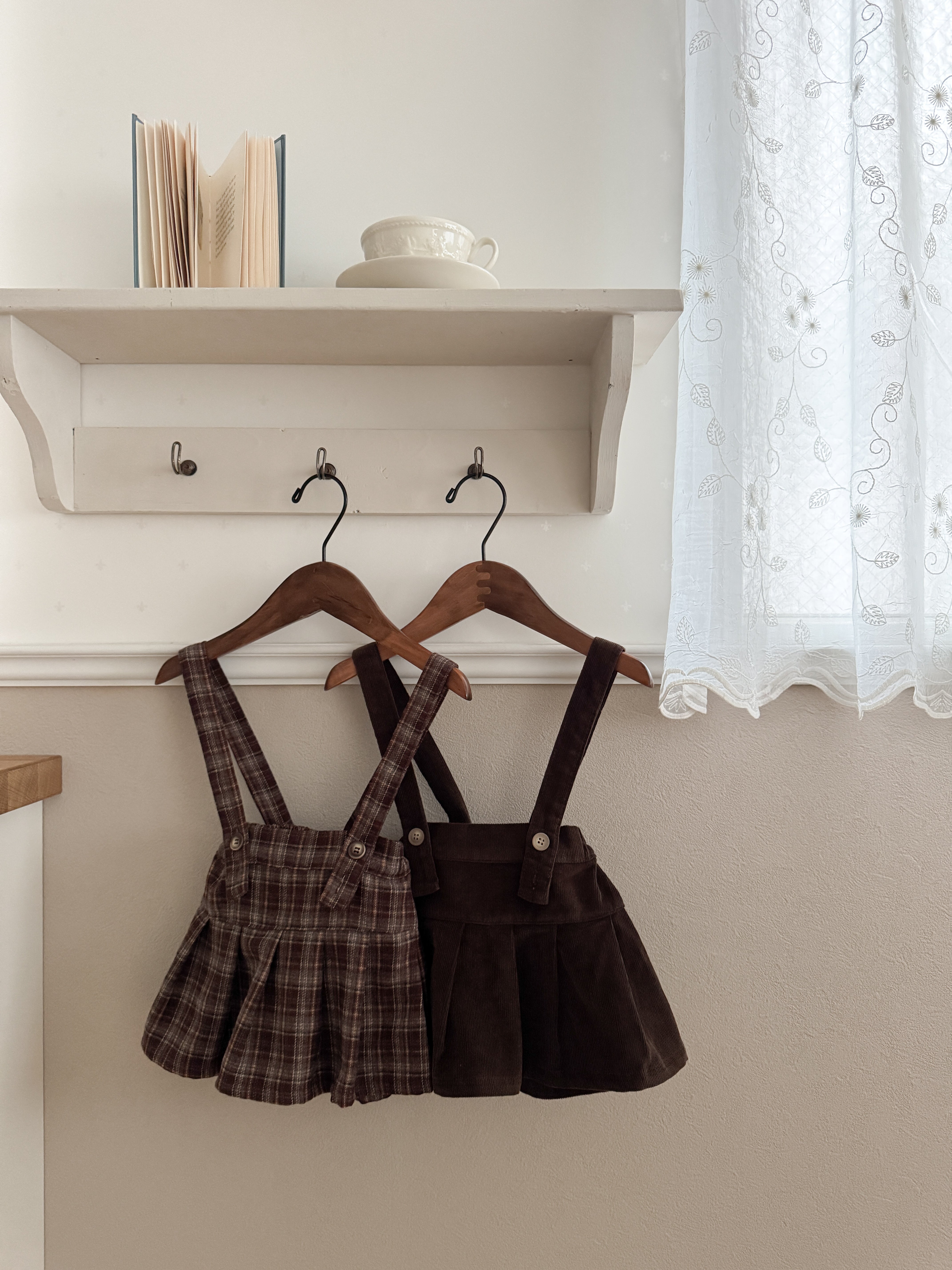 Pleats suspender skirt