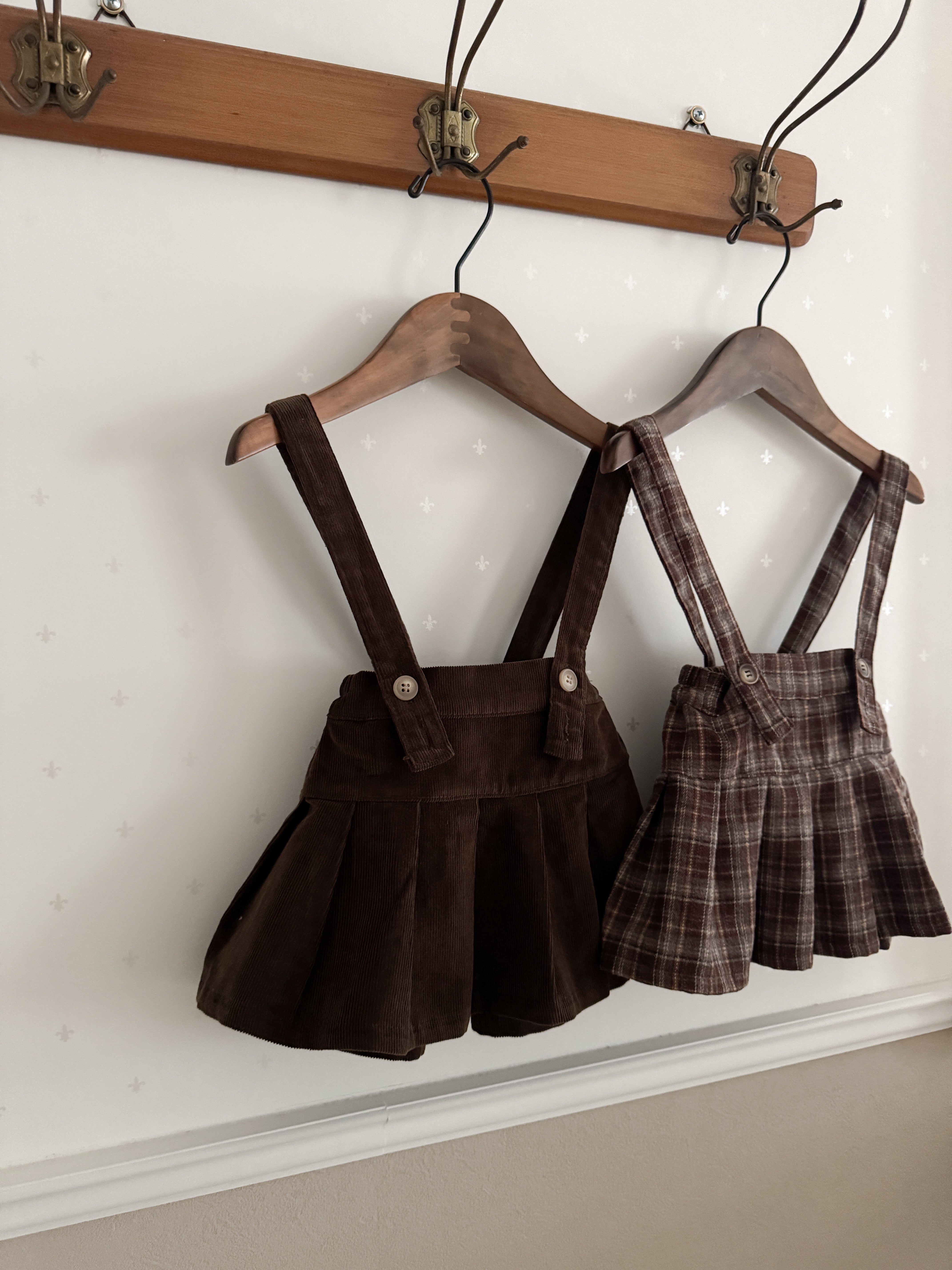 Pleats suspender skirt