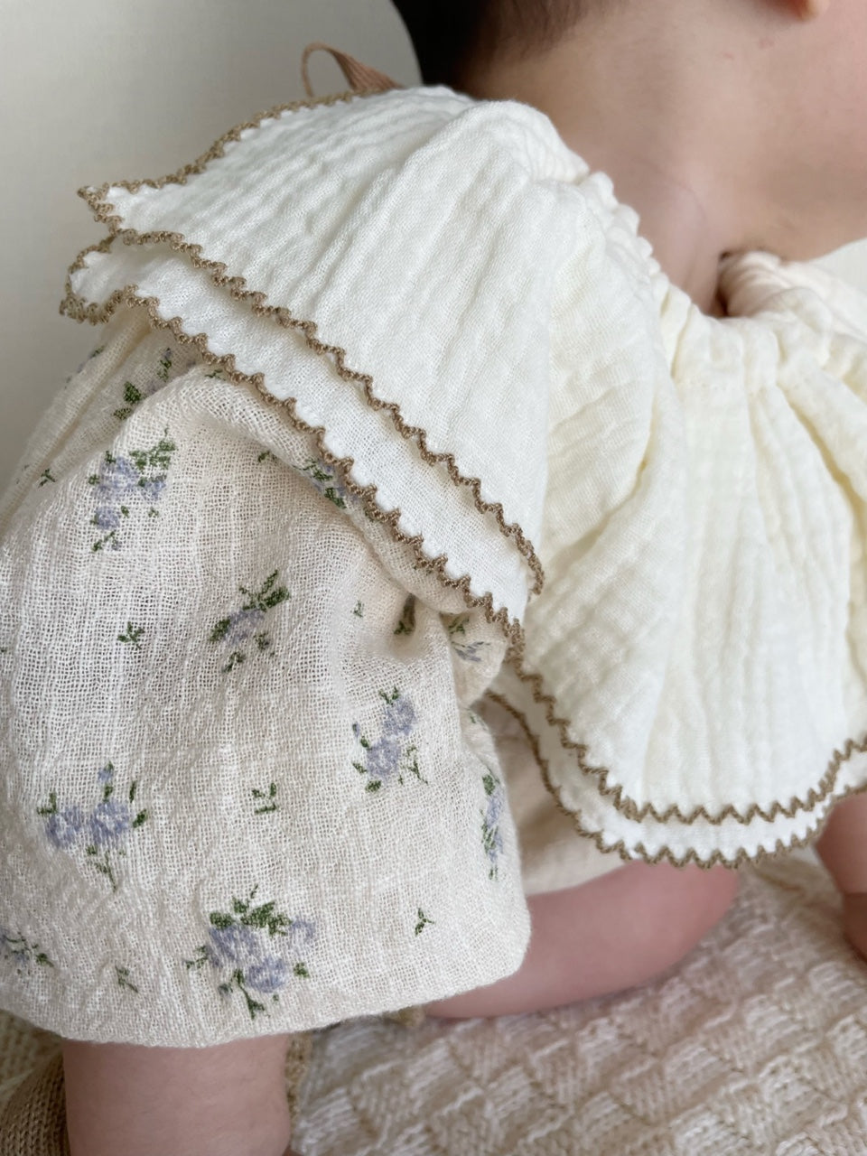 Ruffle bib set