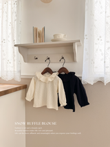 Snow ruffle blouse