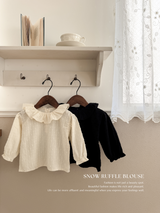 Snow ruffle blouse