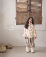 ［anggo］Cream button tops