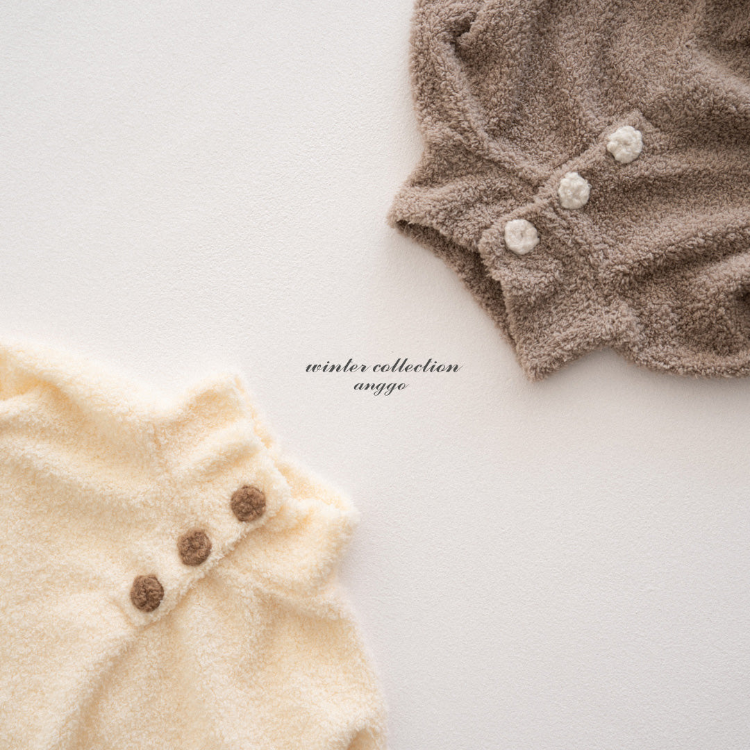 ［anggo］Cream button tops