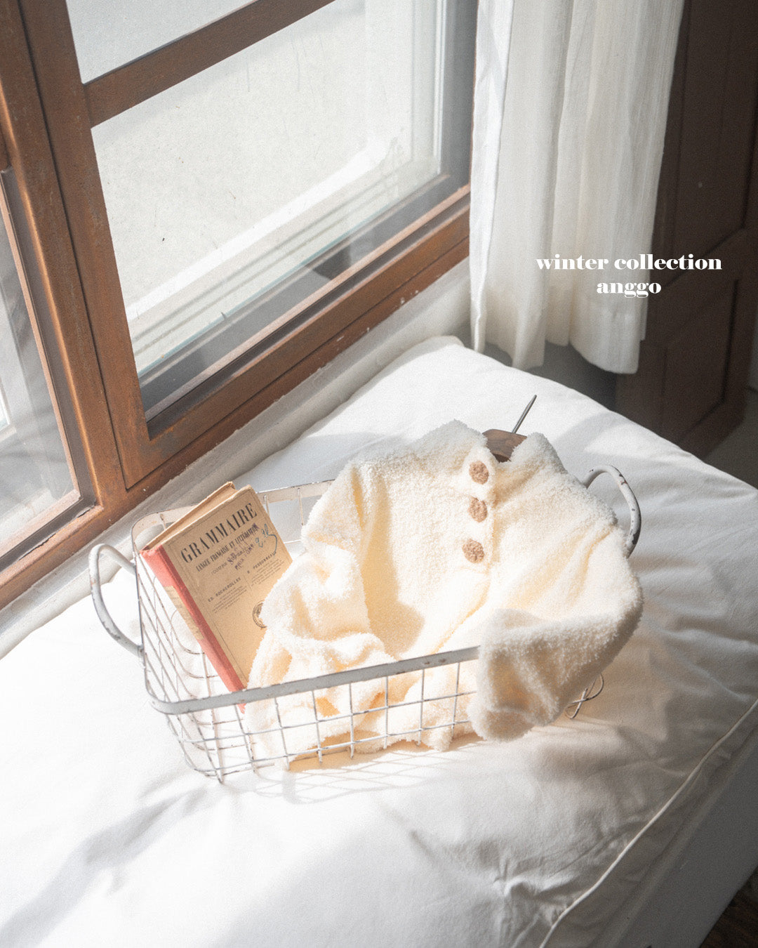 ［anggo］Cream button tops