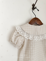Roan lace collar blouse