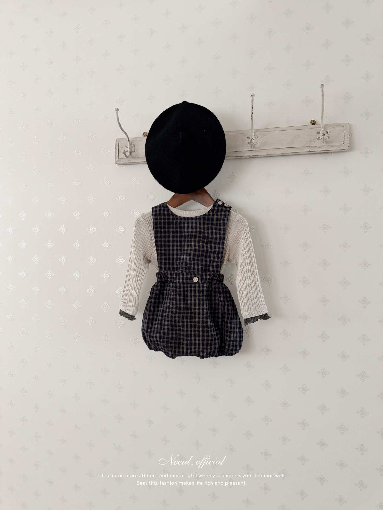 Kuku check suspender suit