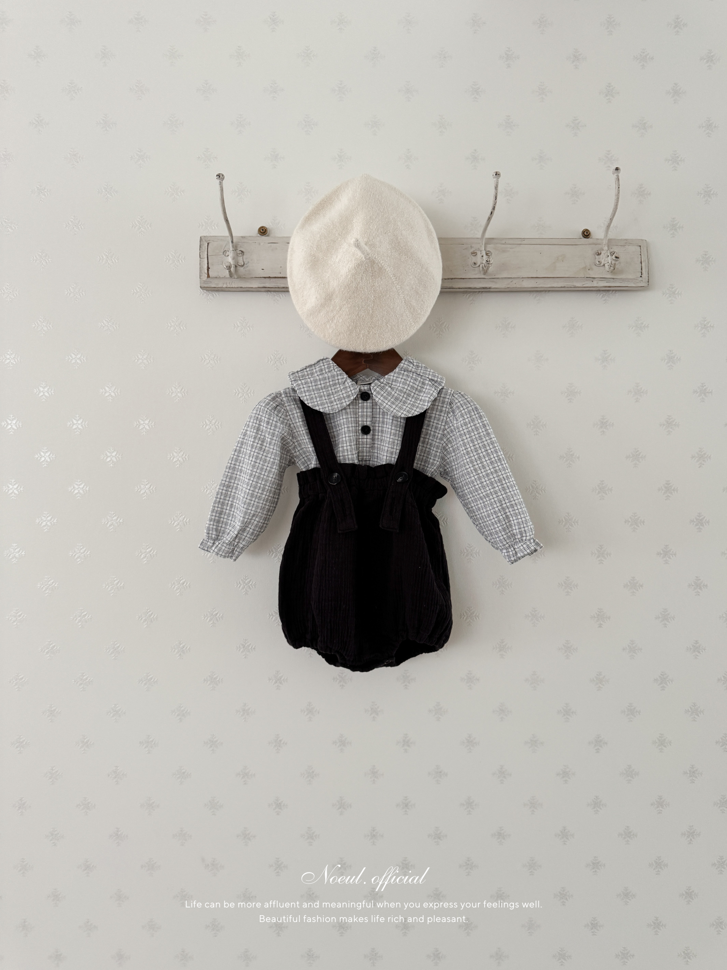 Check balloon blouse