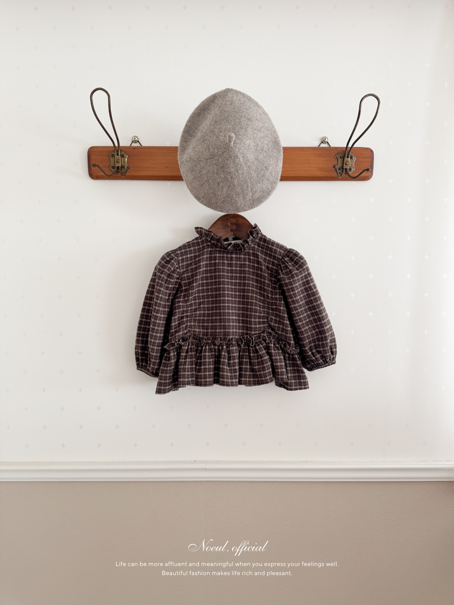 Ann check frill blouse