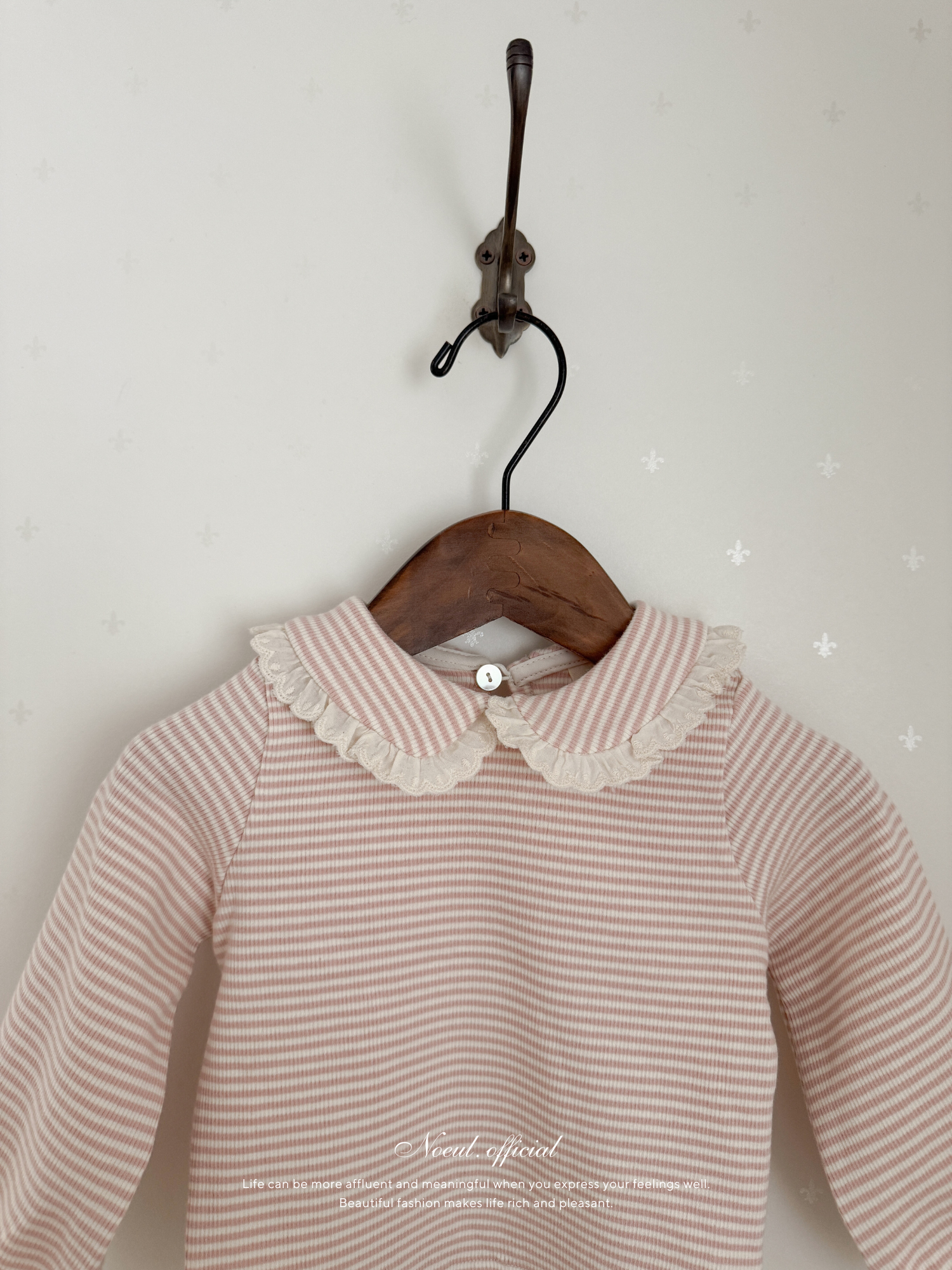 Stripe lace collar tops
