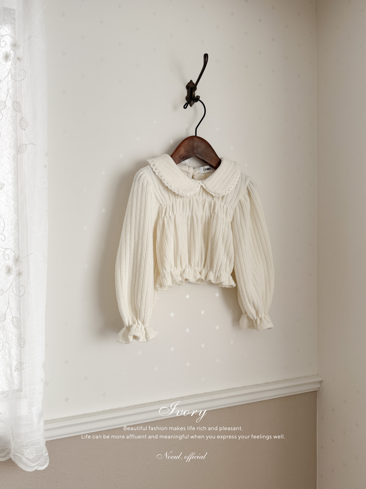 Honey round collar blouse