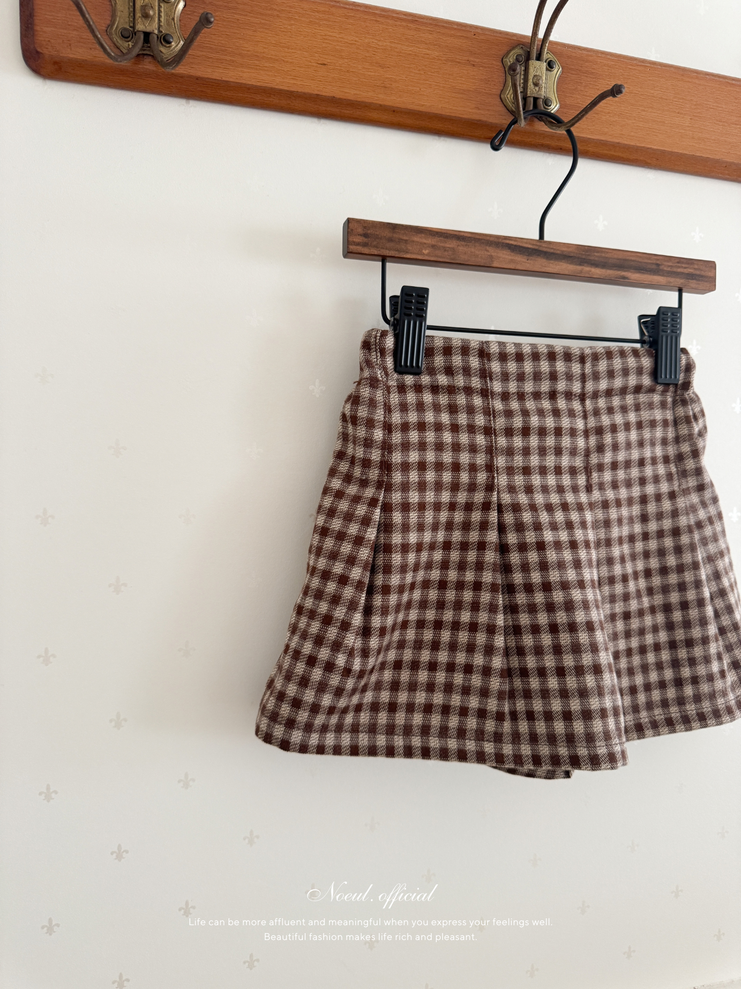 Small check skirt