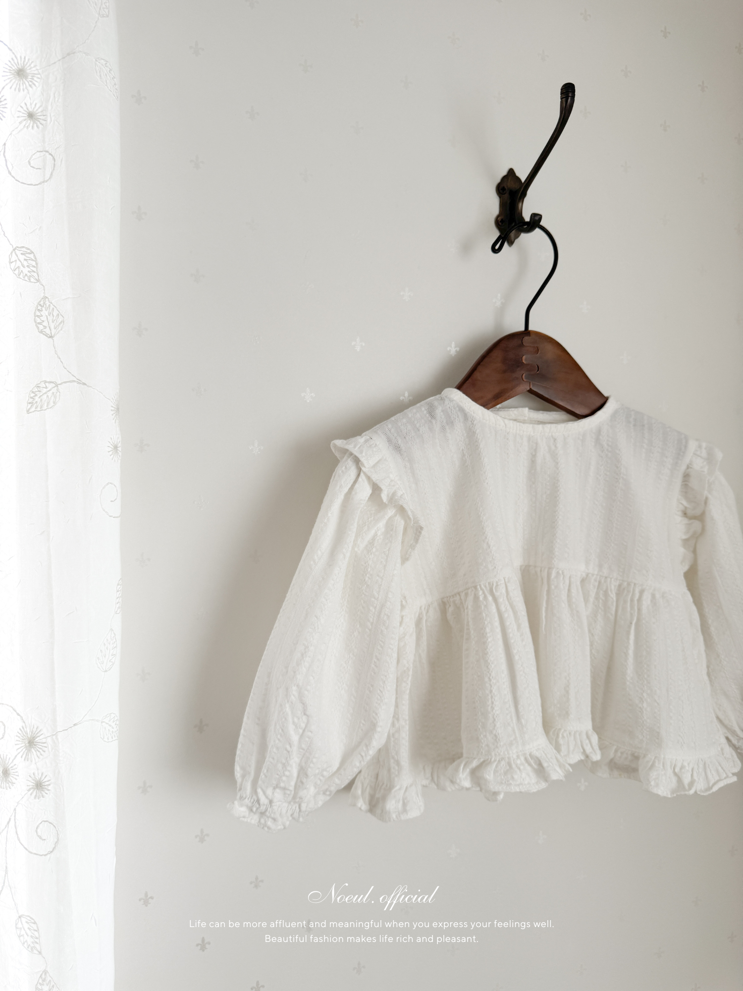 Shoulder frill blouse
