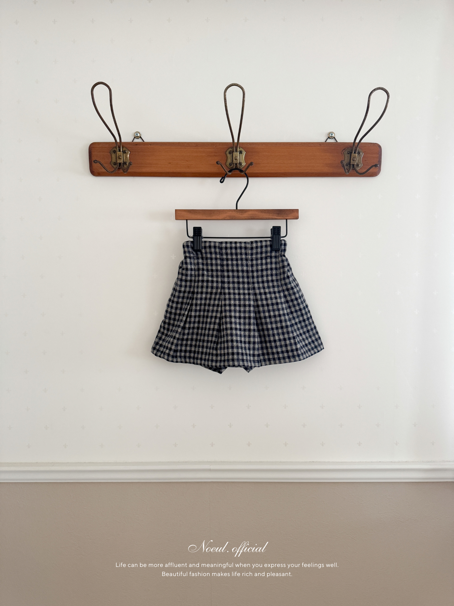 Small check skirt