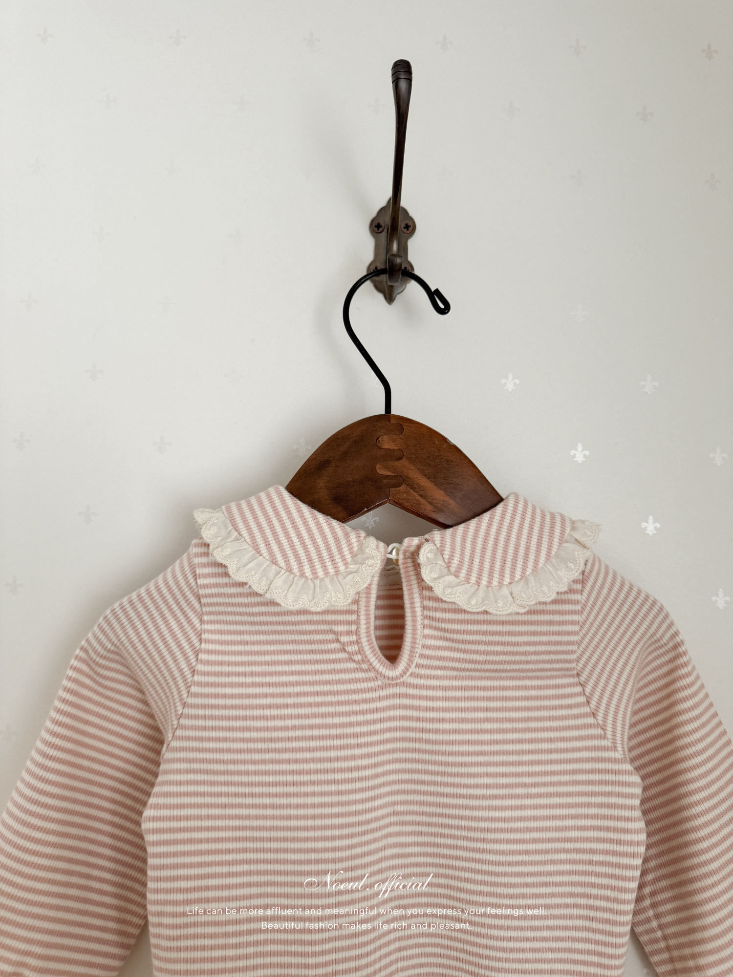Stripe lace collar tops