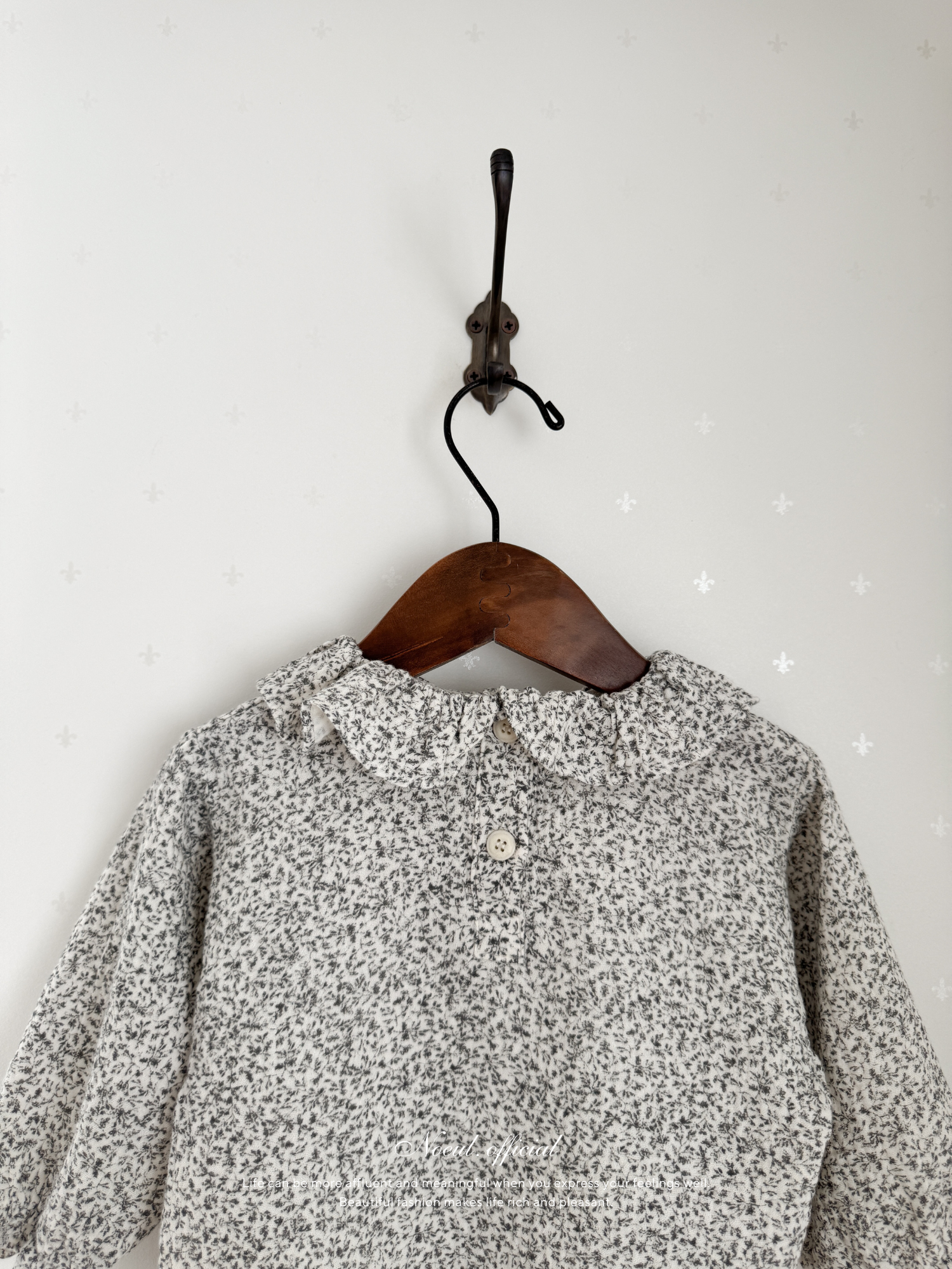 Flour color blouse