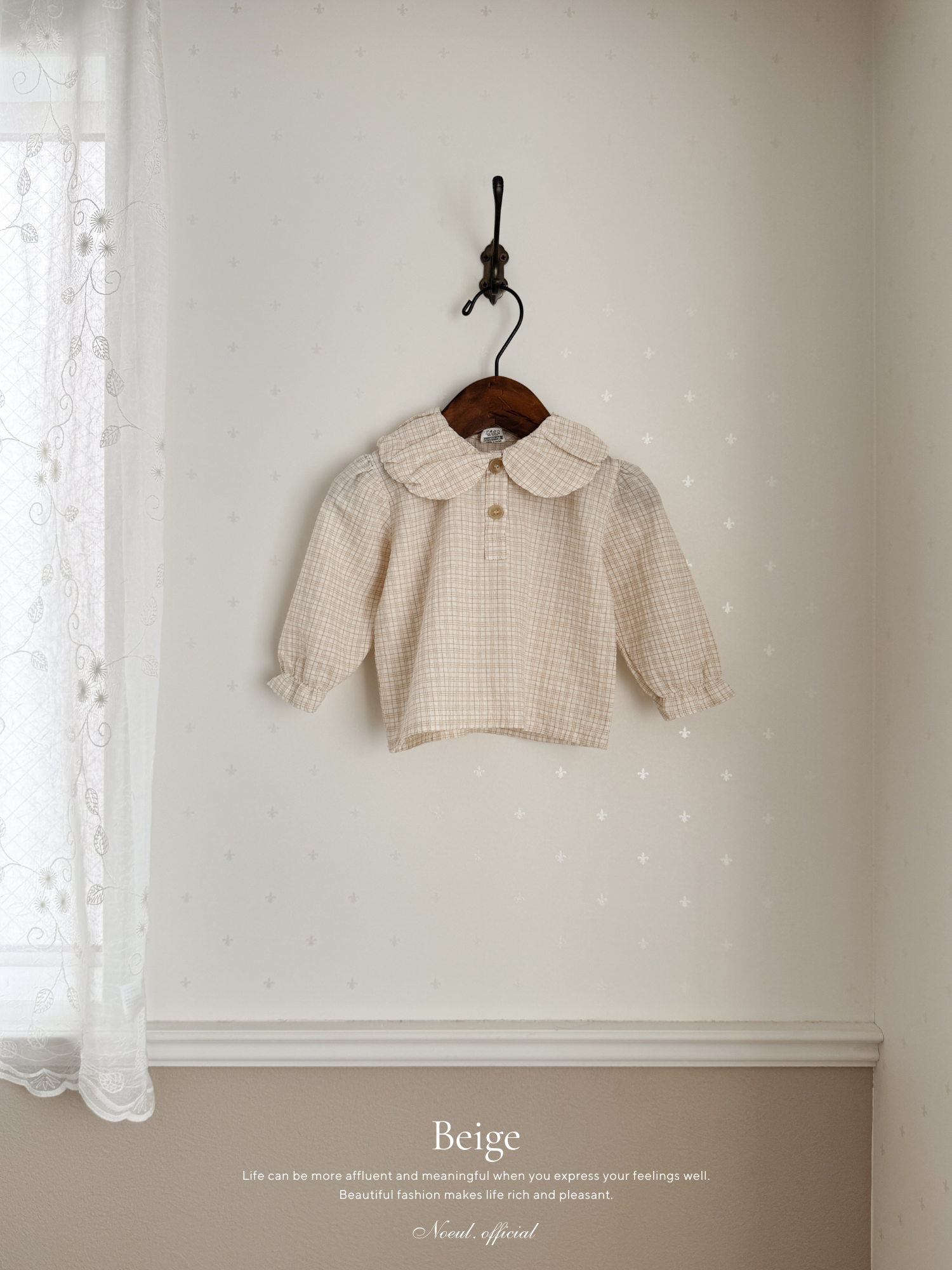 Check balloon blouse